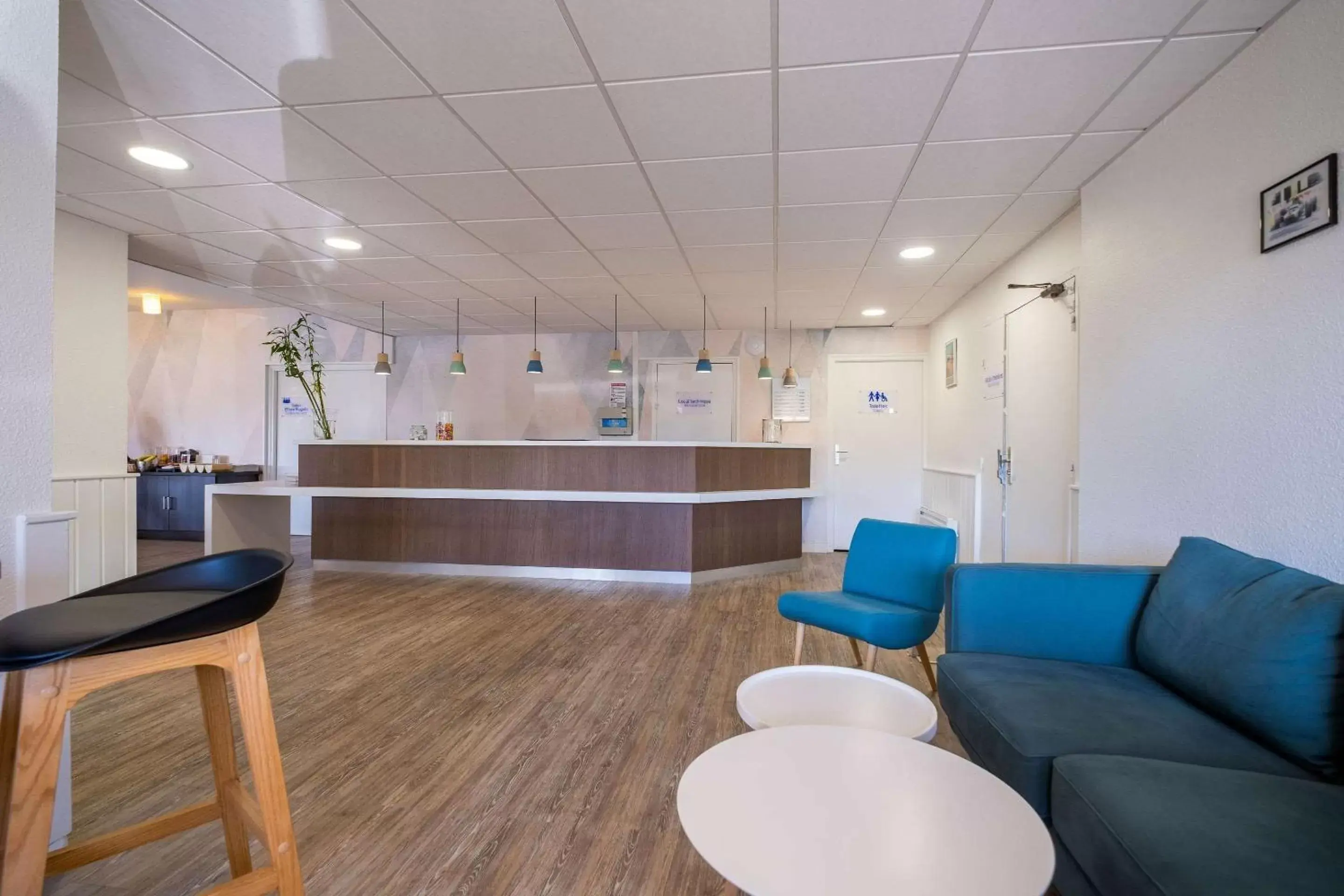 Lobby or reception in Comfort Hotel Linas - Montlhery Lobby or reception in Comfort Hotel Linas - Montlhery