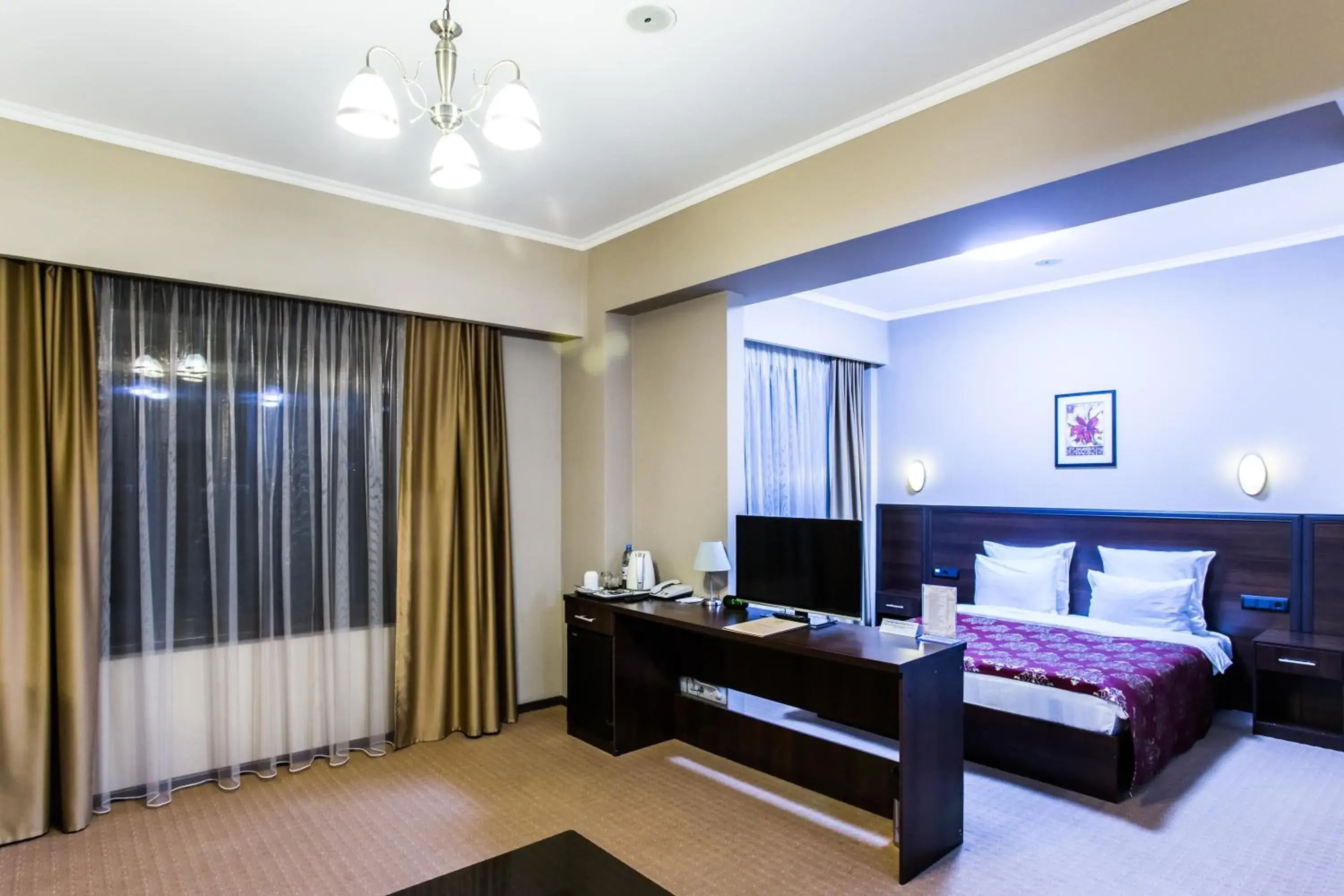Photo of the whole room, TV/Entertainment Center in Best Western Plus Atakent Park Hotel