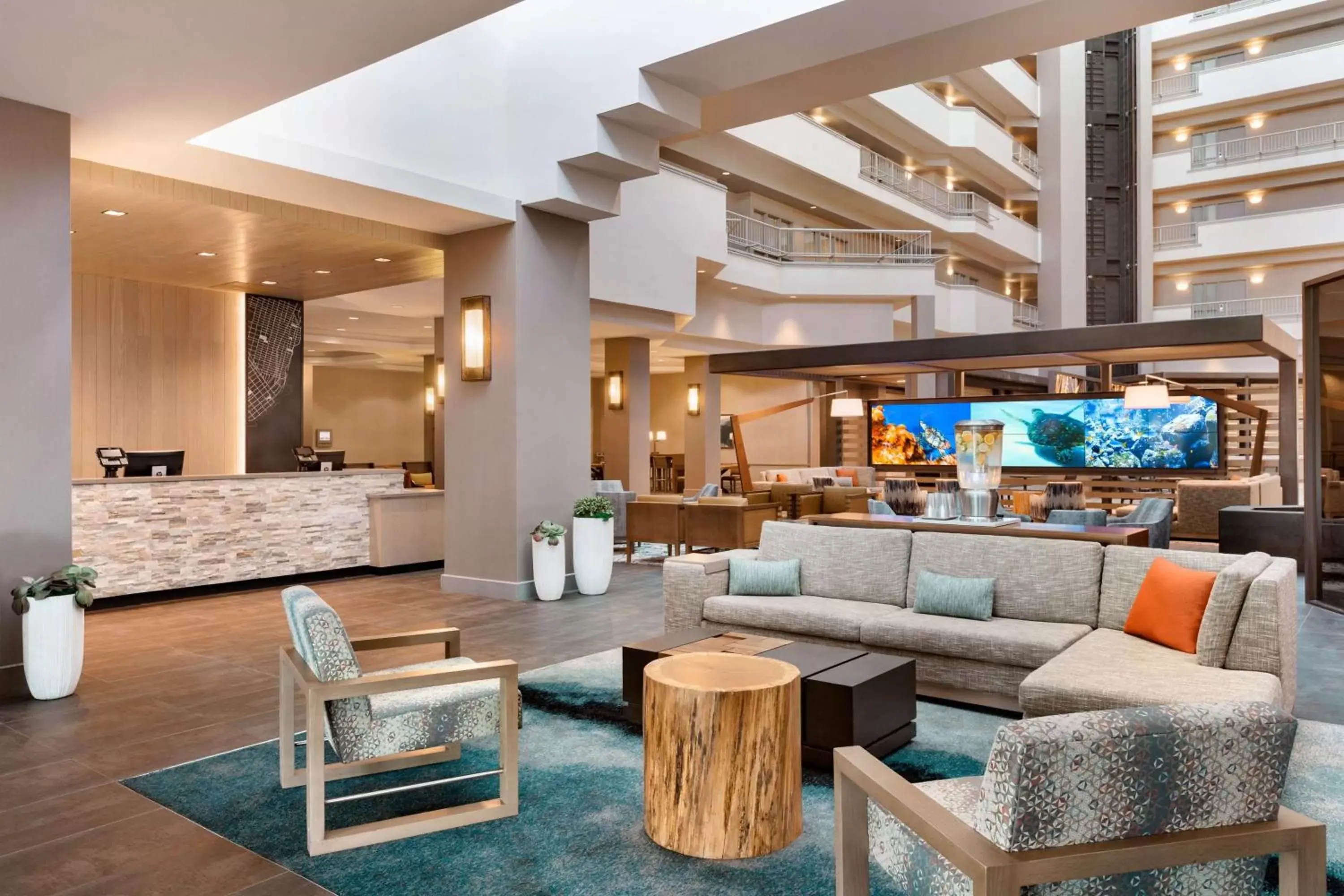 Lobby or reception, Lounge/Bar in Embassy Suites by Hilton Monterey Bay Seaside