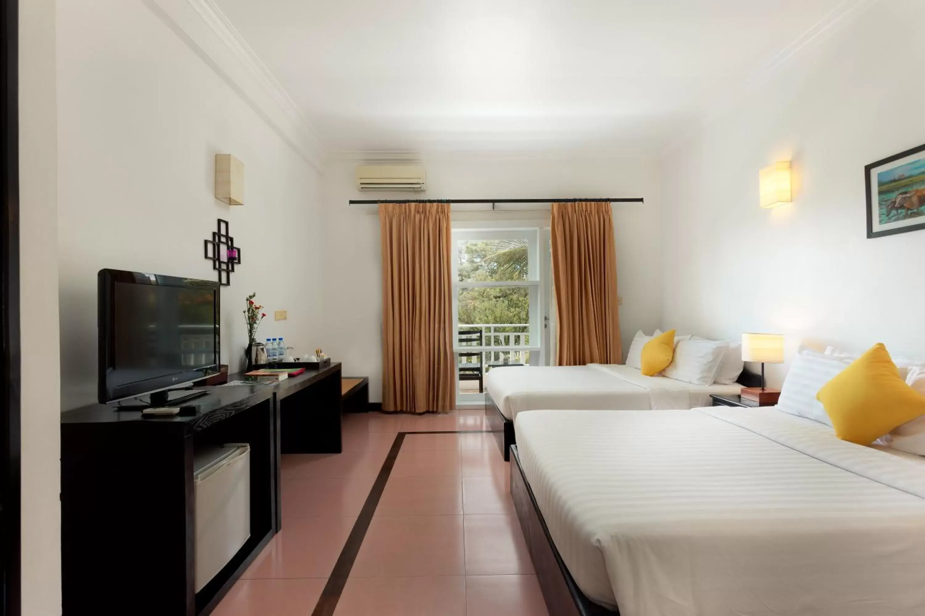 Bed, TV/Entertainment Center in Amber Angkor Villa Hotel & Spa