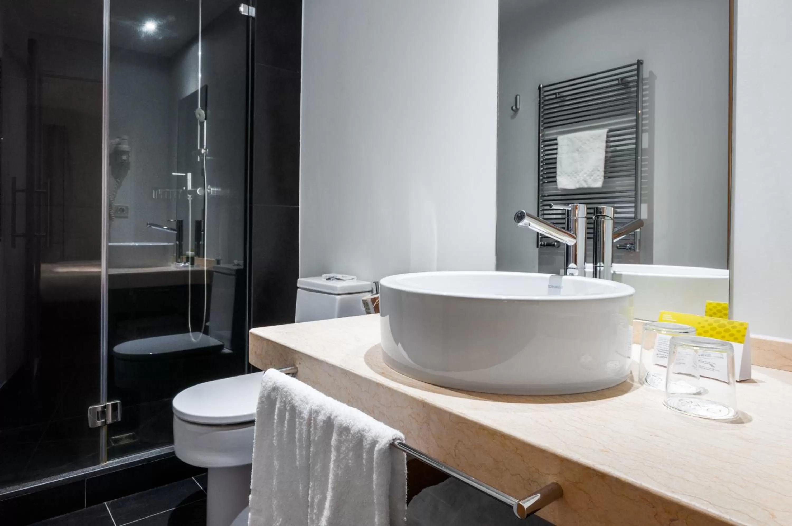 Bathroom in Exe Princep