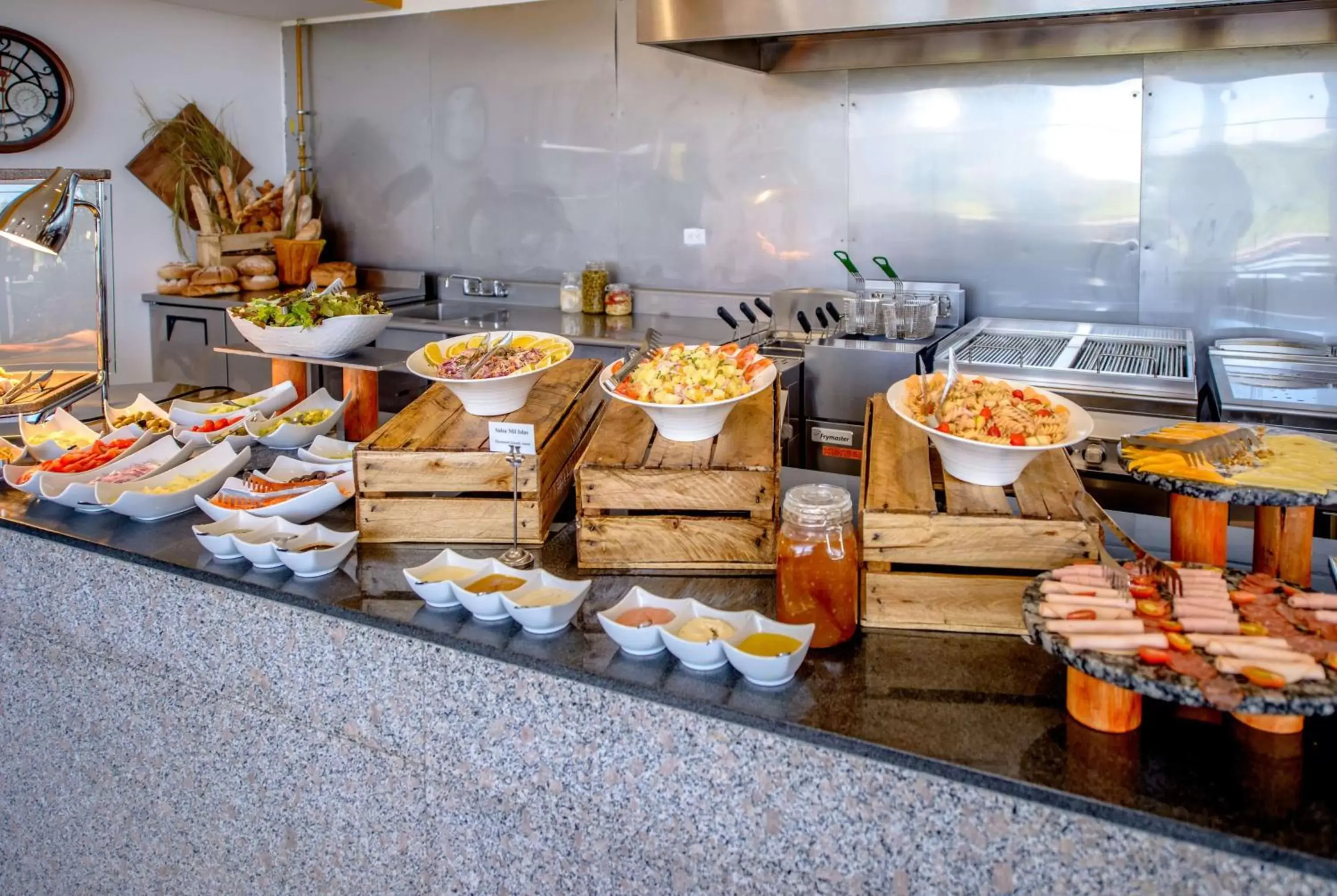 Restaurant/places to eat in Wyndham Manta Sail Plaza Hotel and Convention Center Restaurant/places to eat in Wyndham Manta Sail Plaza Hotel and Convention Center