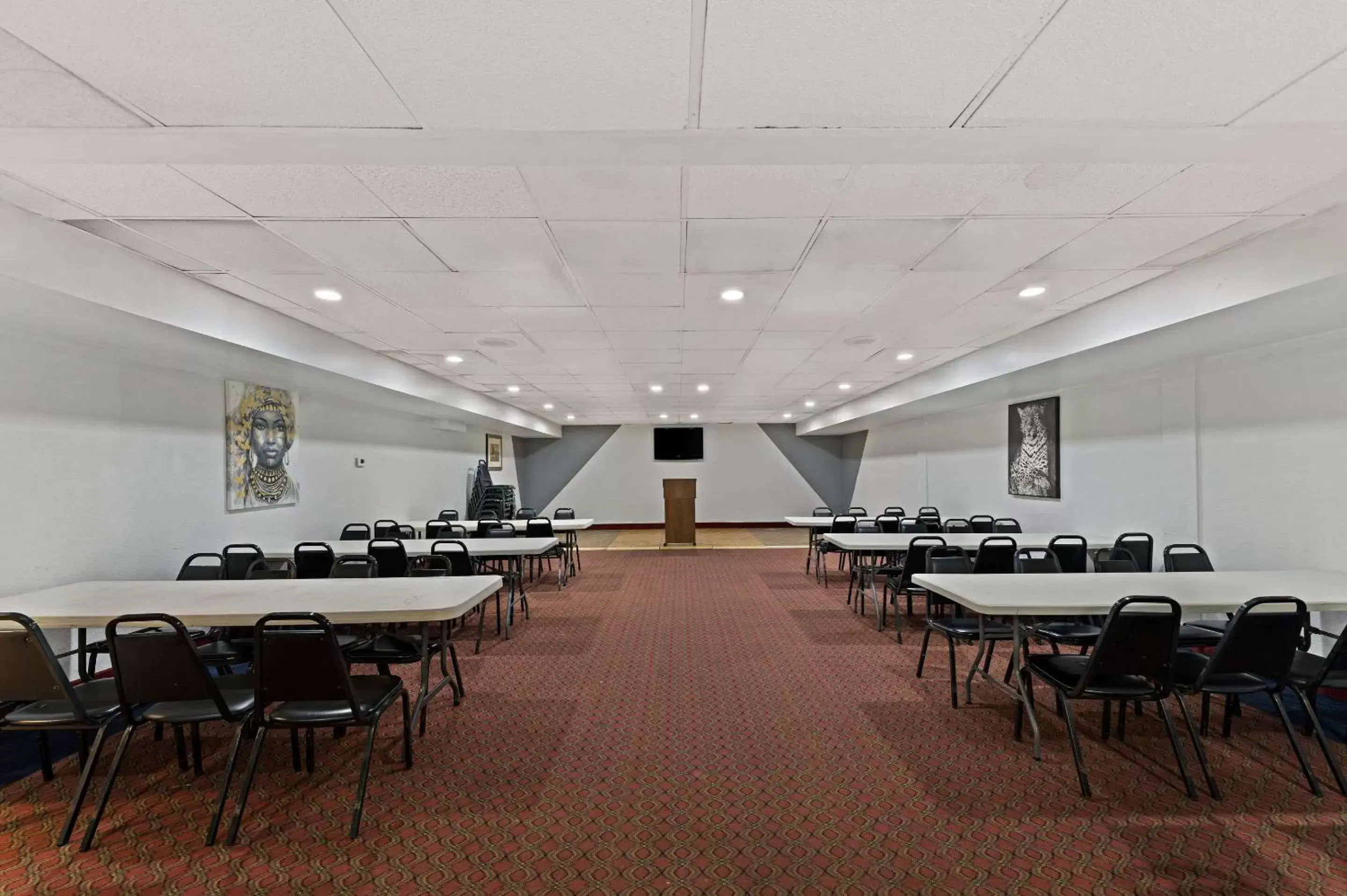 Meeting/conference room in Quality Inn & Suites near I-480 and I-29