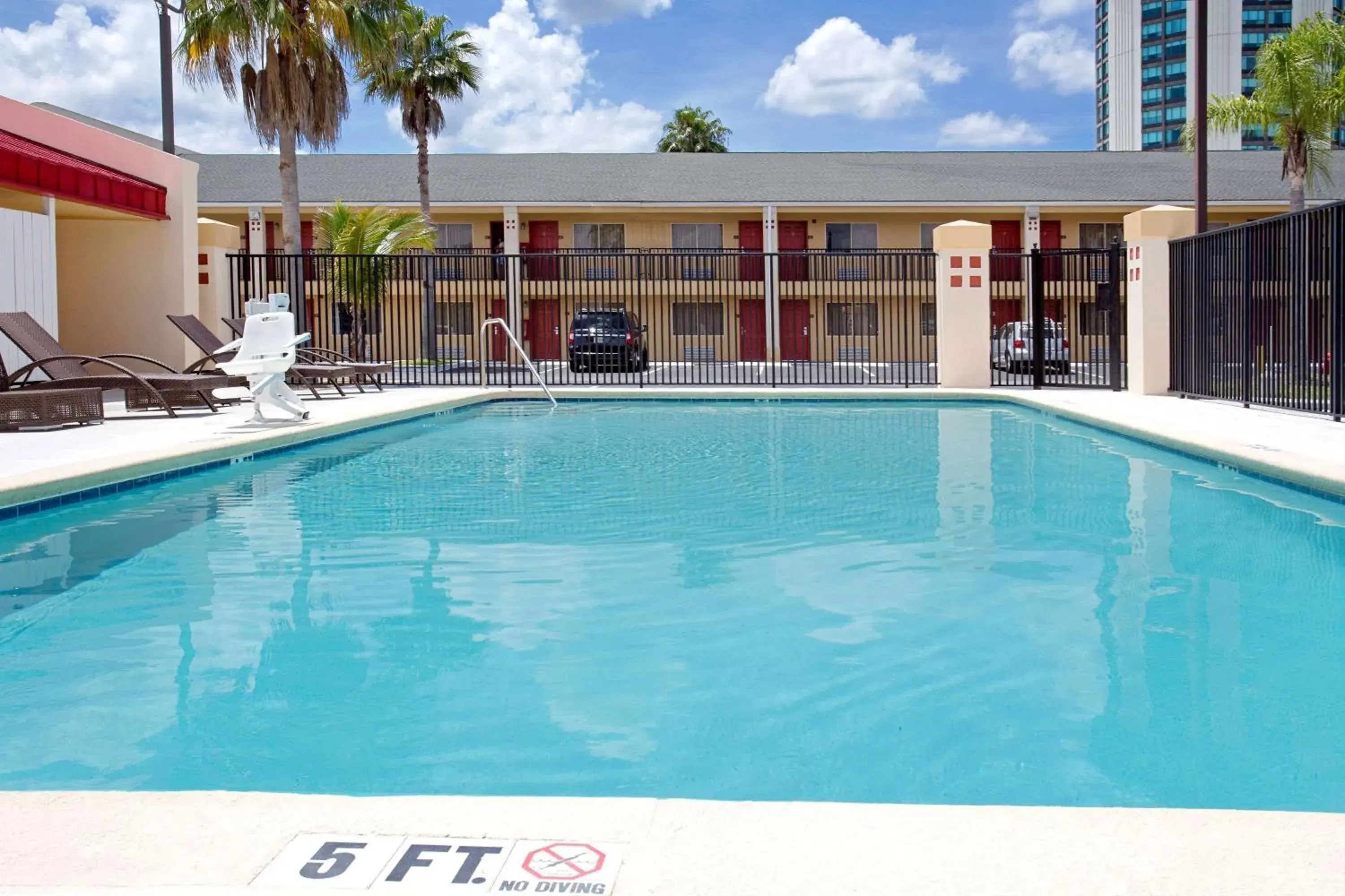 On site, Swimming Pool in Super 8 by Wyndham Orlando International Drive