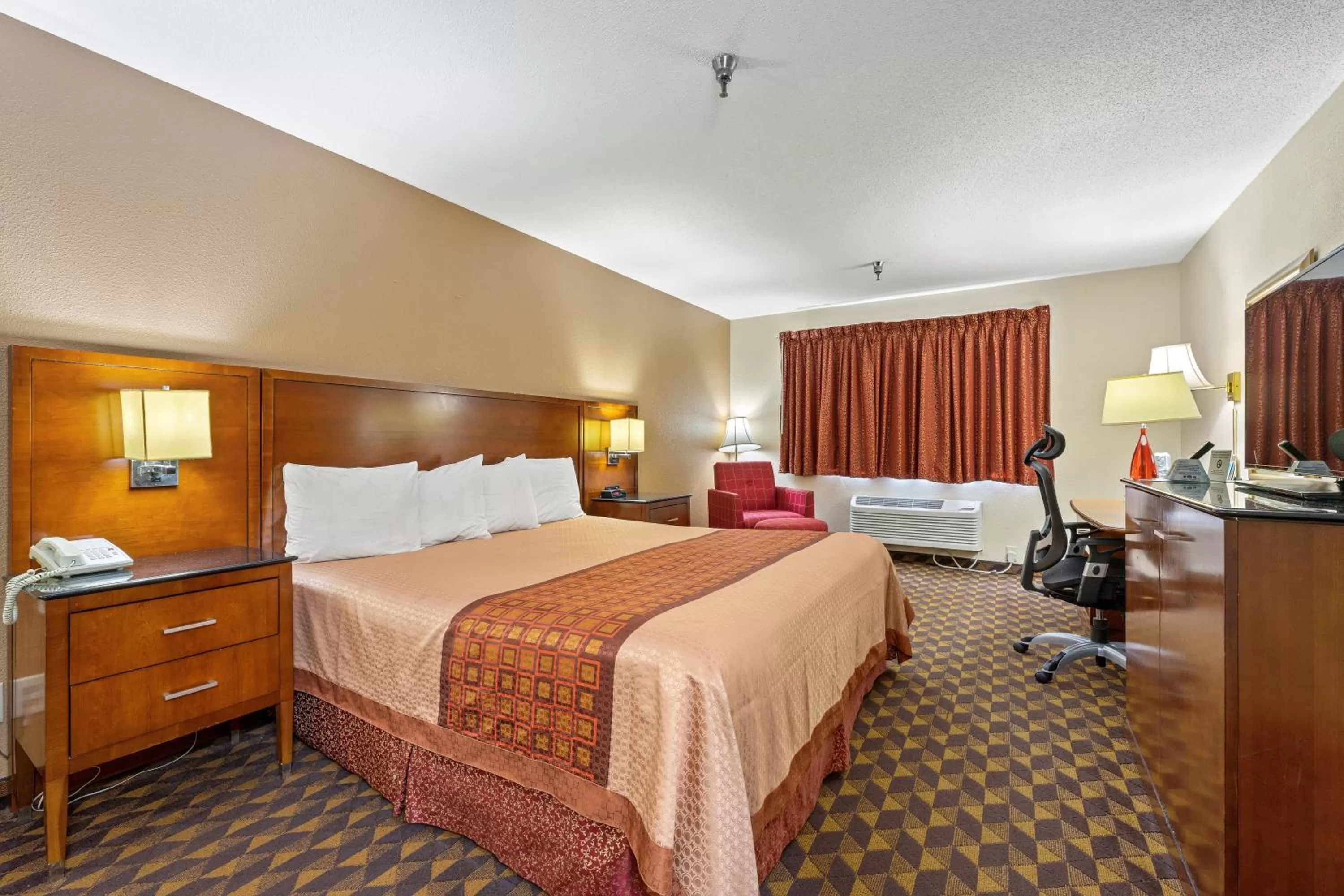 Bedroom, Bed in Geneva Motel