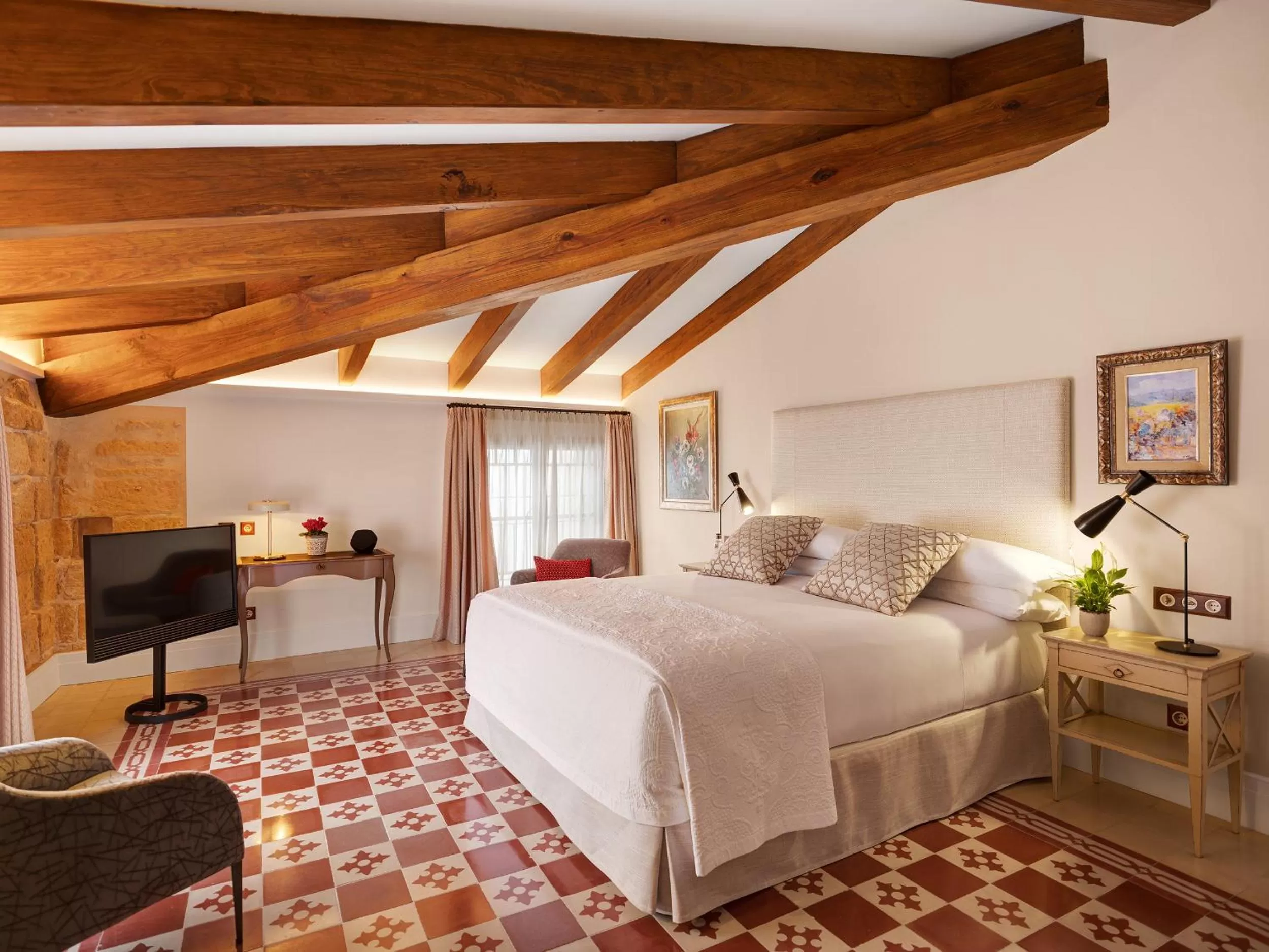 Photo of the whole room, Bed in Hotel Gloria de Sant Jaume