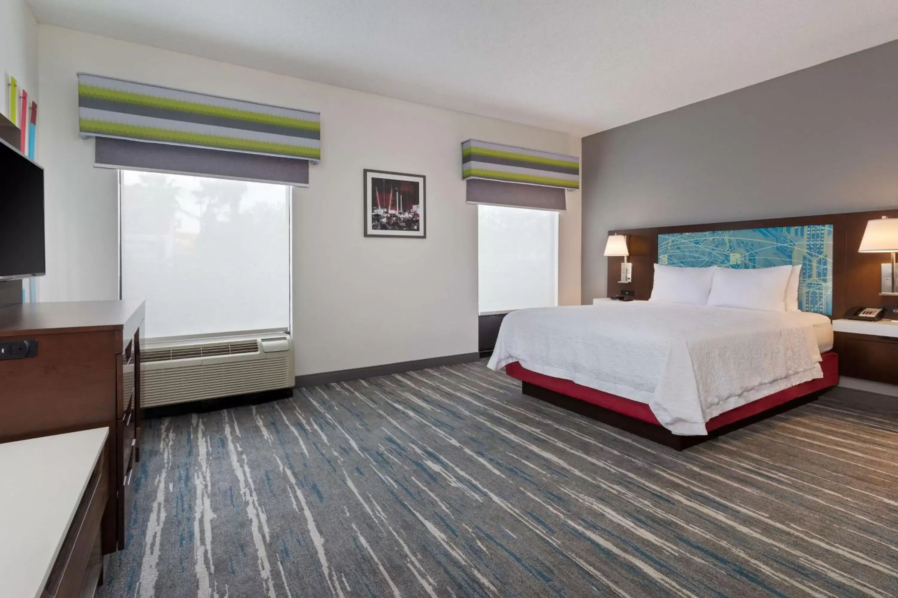 Bed in Hampton Inn & Suites Orlando International Drive North
