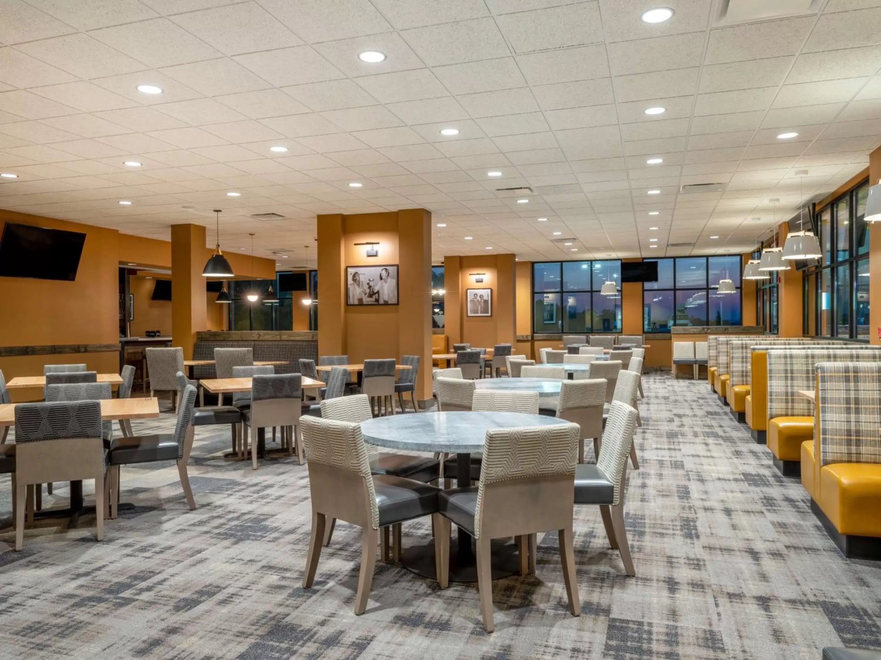 Dining area, Restaurant/Places to Eat in Hilton Garden Inn Jeffersonville, In