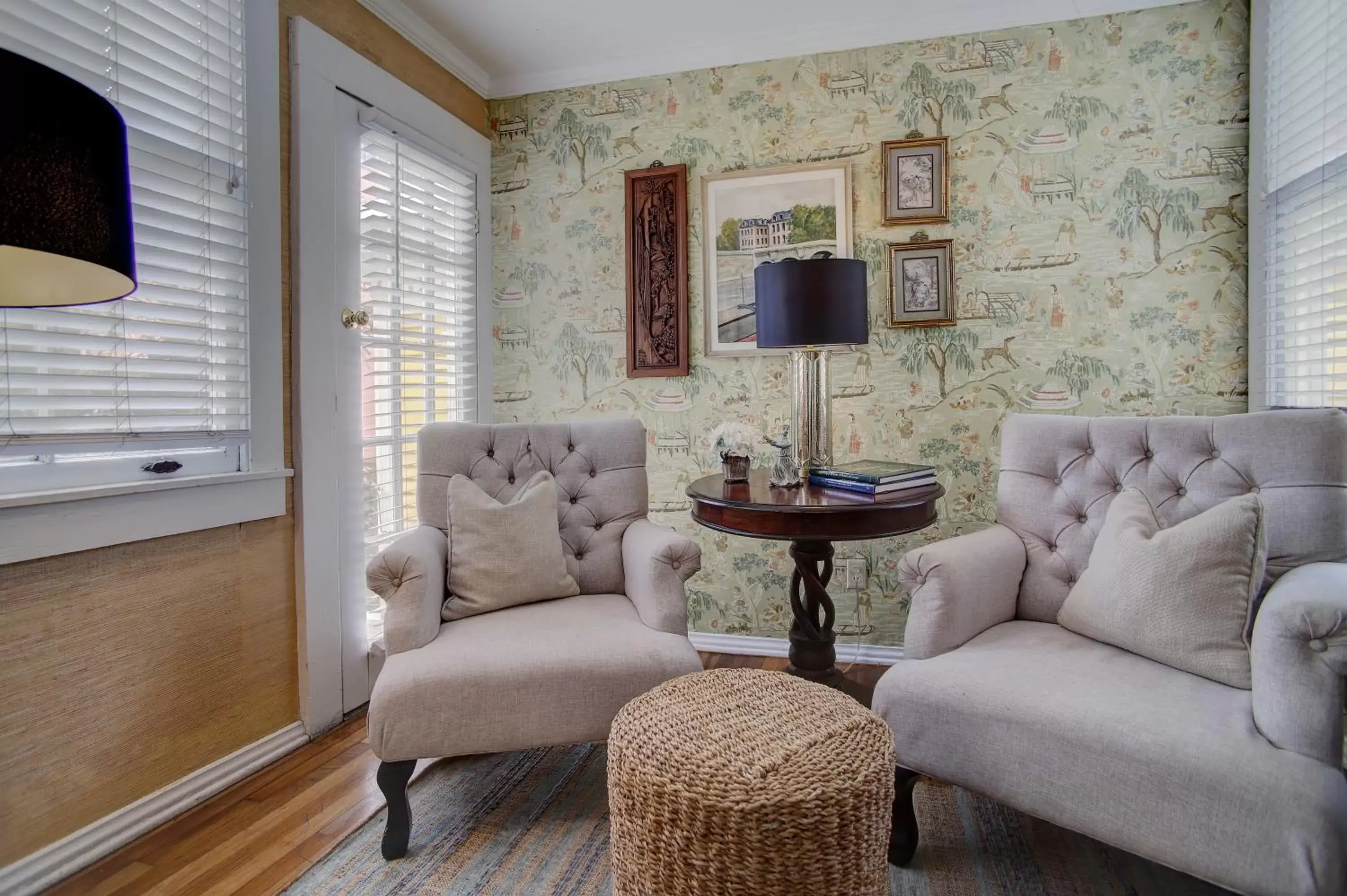 Seating Area in Forsyth Park Inn