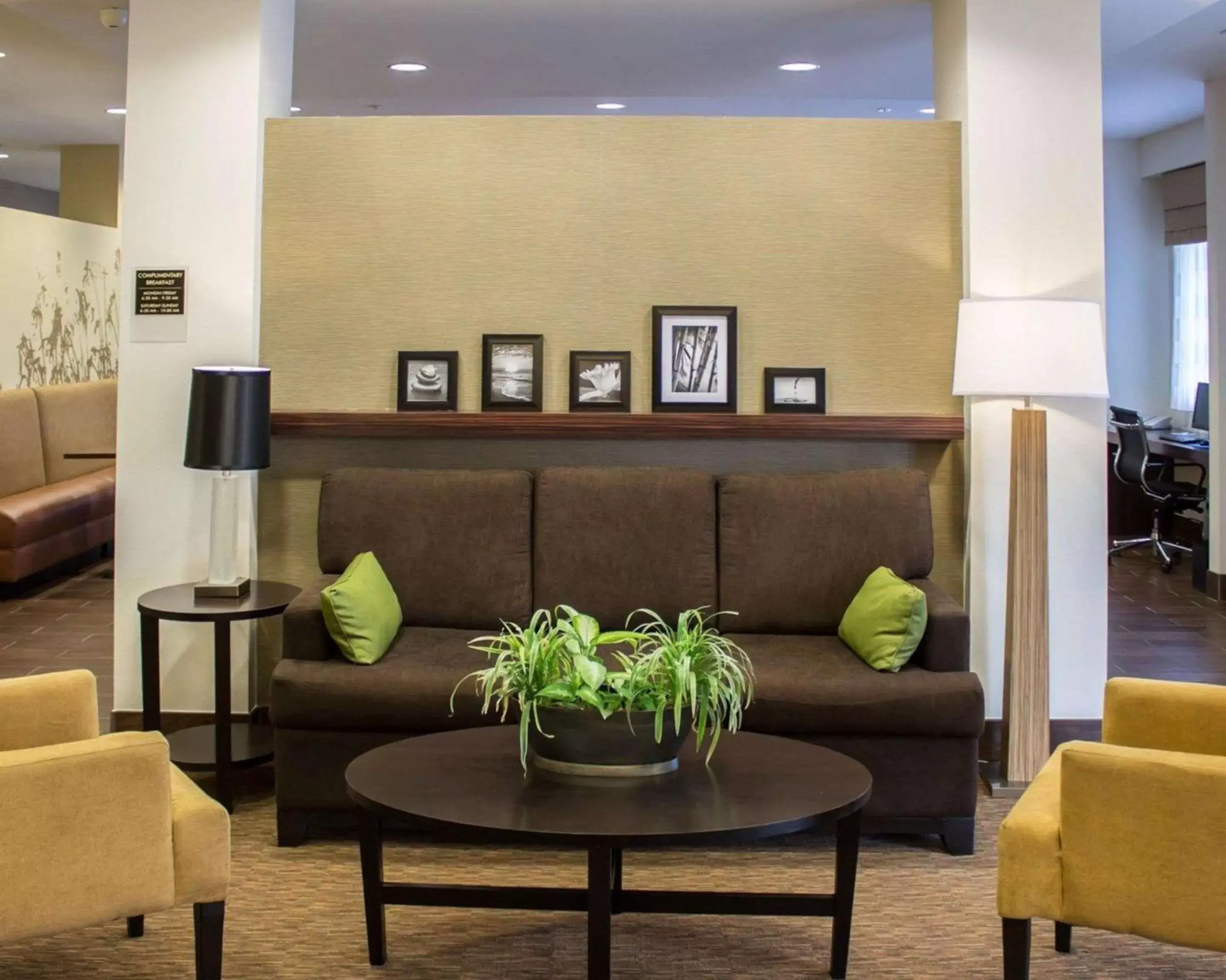 Lobby or reception in Sleep Inn & Suites Moundsville - Wheeling Lobby or reception in Sleep Inn & Suites Moundsville - Wheeling