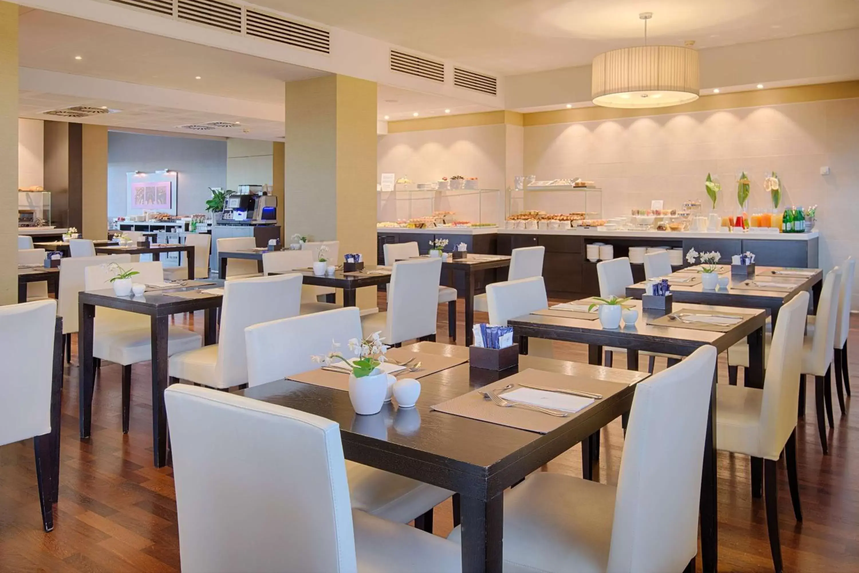 Restaurant/places to eat in Savhotel Mantegna Padova Restaurant/places to eat in Savhotel Mantegna Padova