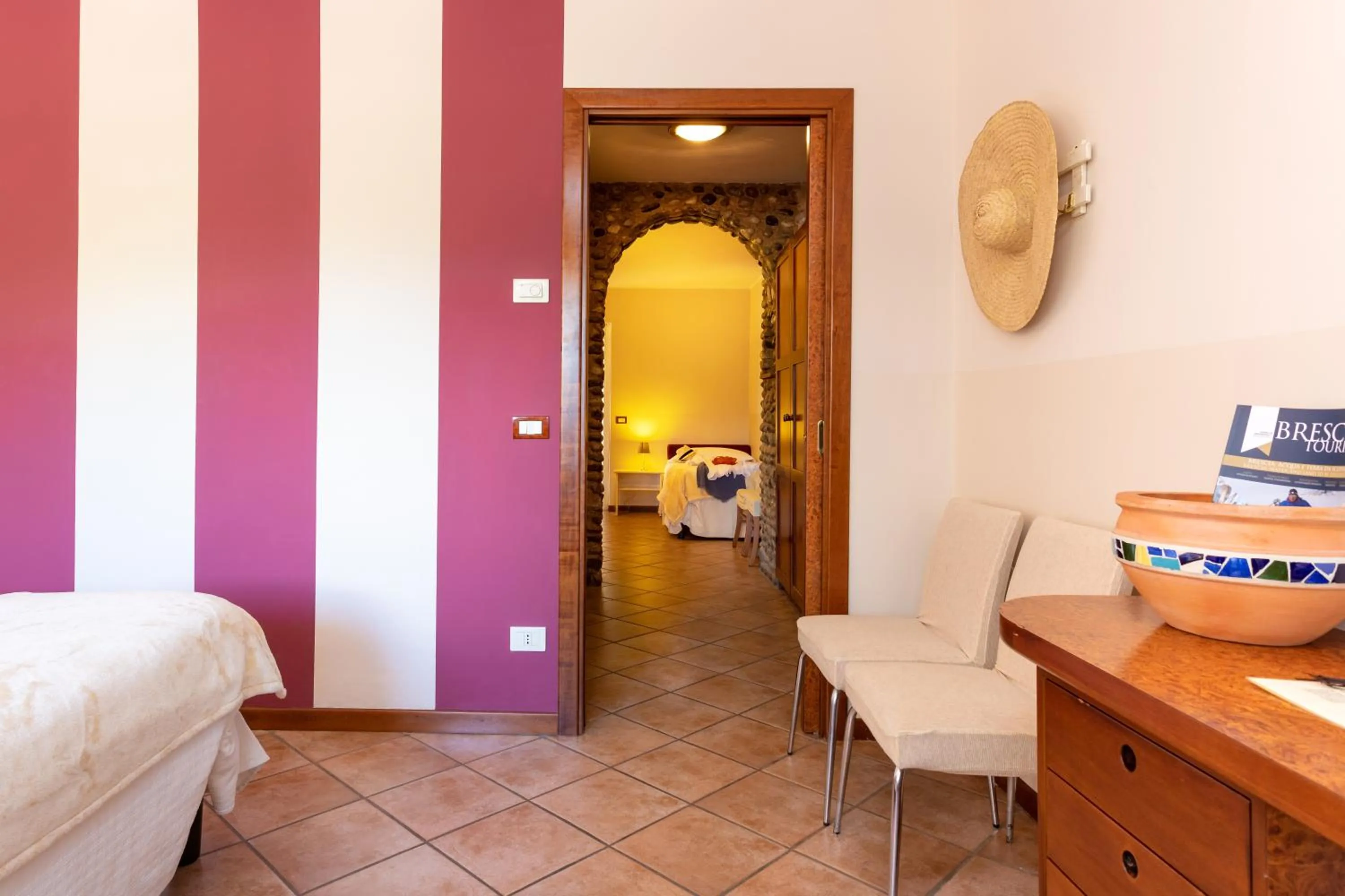 Bedroom, Bed in West Garda Hotel