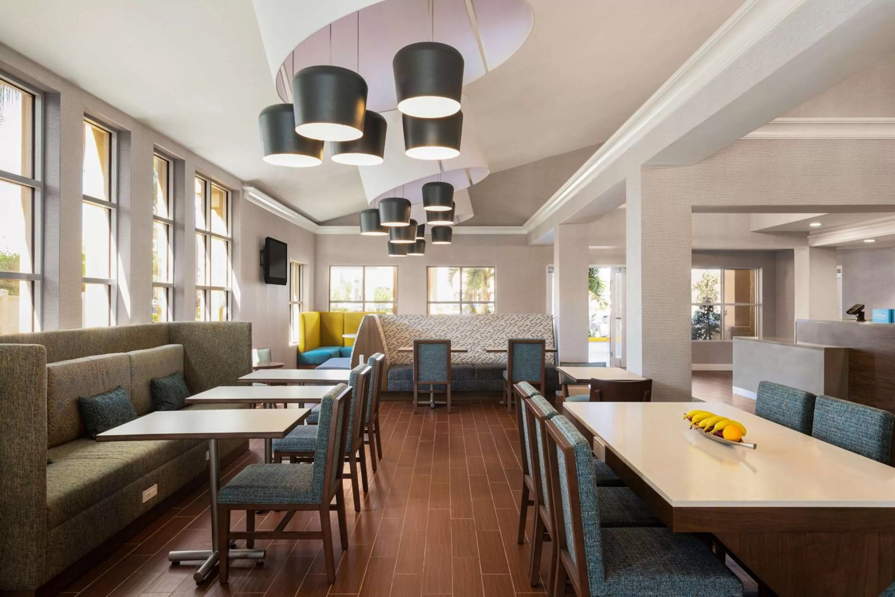 Breakfast in Hampton Inn & Suites Fort Lauderdale Airport