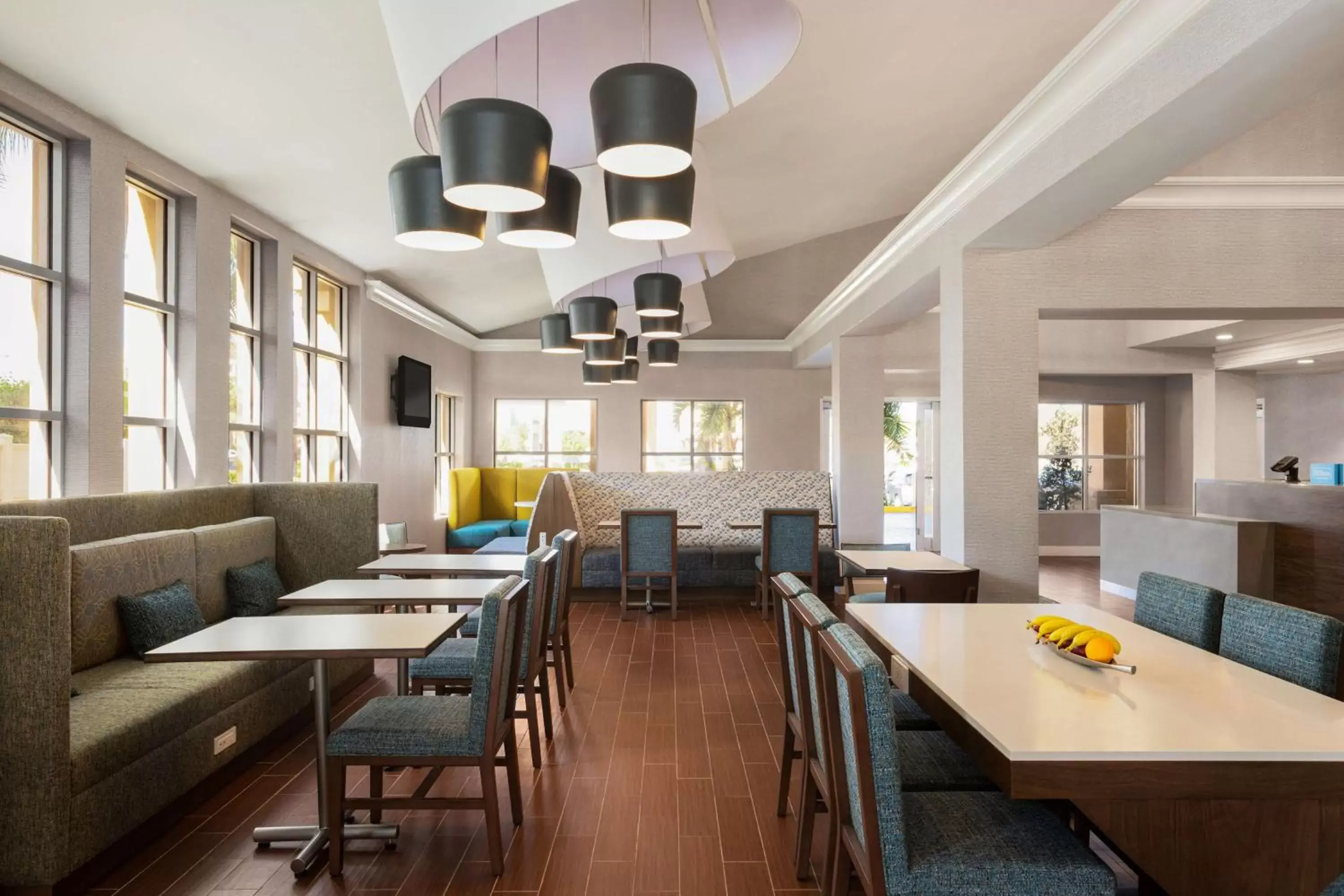 Breakfast in Hampton Inn & Suites Fort Lauderdale Airport Breakfast in Hampton Inn & Suites Fort Lauderdale Airport