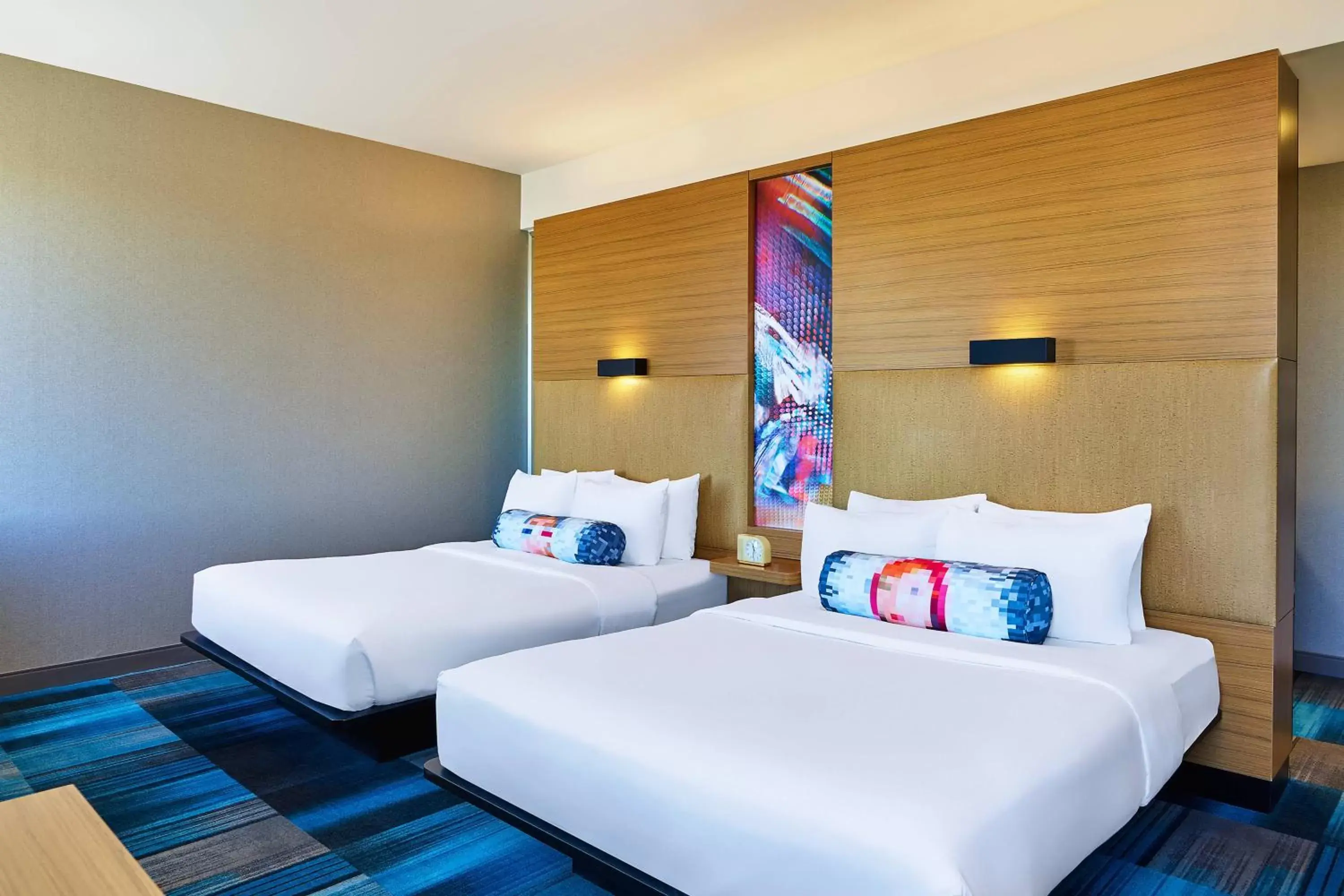 Photo of the whole room, Bed in Aloft Broomfield Denver