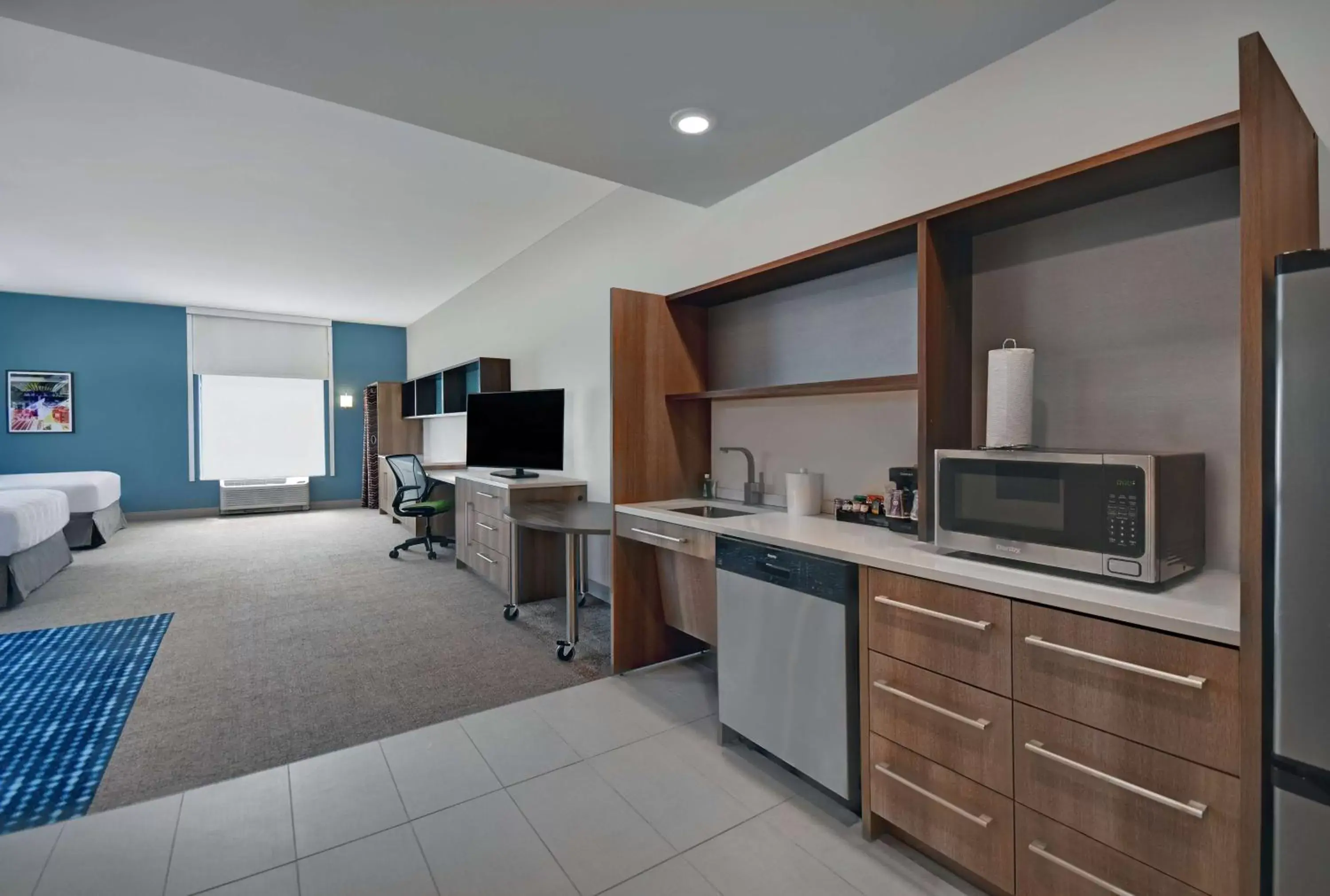 Bedroom, Kitchen/Kitchenette in Home2 Suites By Hilton Raleigh North I-540