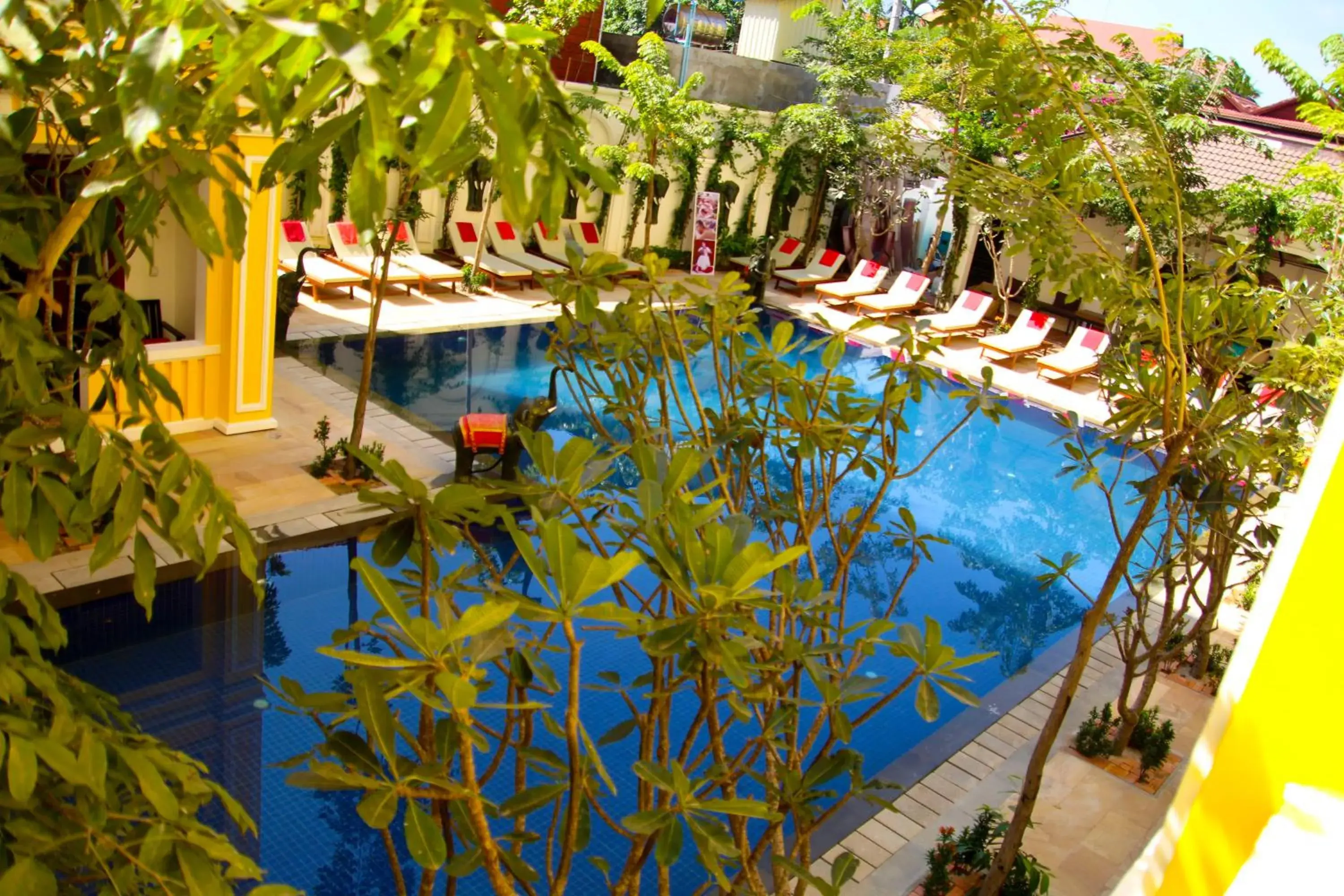 Swimming pool in La Residence Watbo Hotel