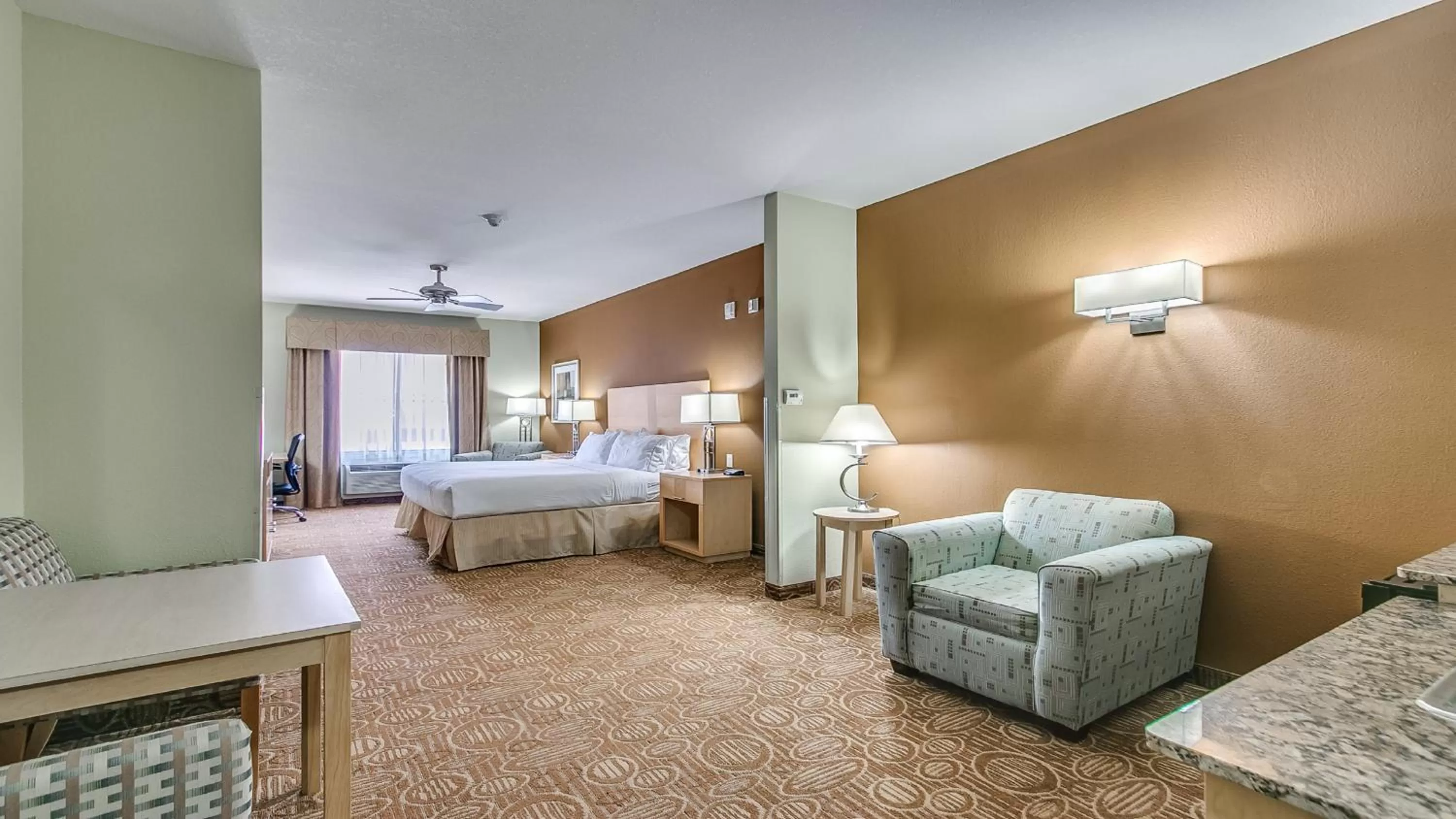 Photo of the whole room, Bed in Holiday Inn Express & Suites Lubbock Southwest – Wolfforth by IHG
