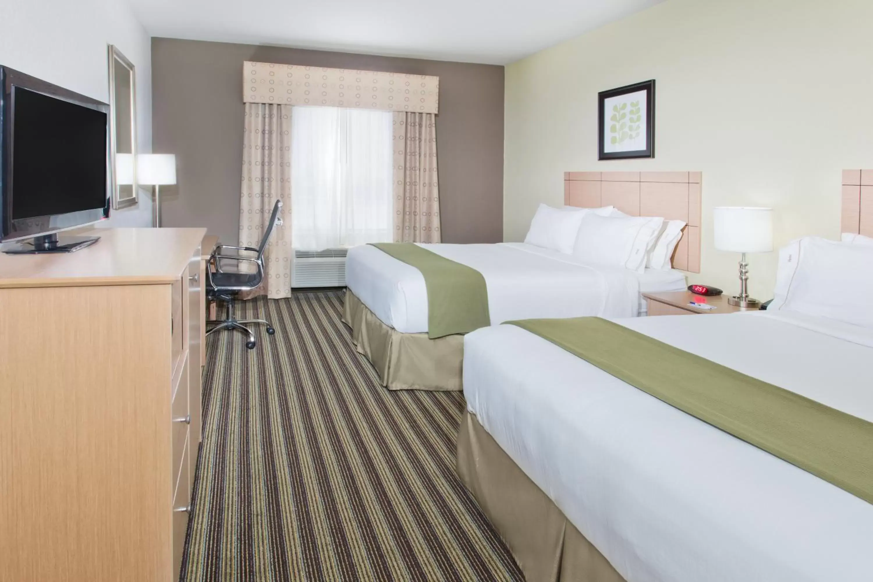 Photo of the whole room, Bed in Holiday Inn Express Hotel & Suites Alvarado, an IHG Hotel