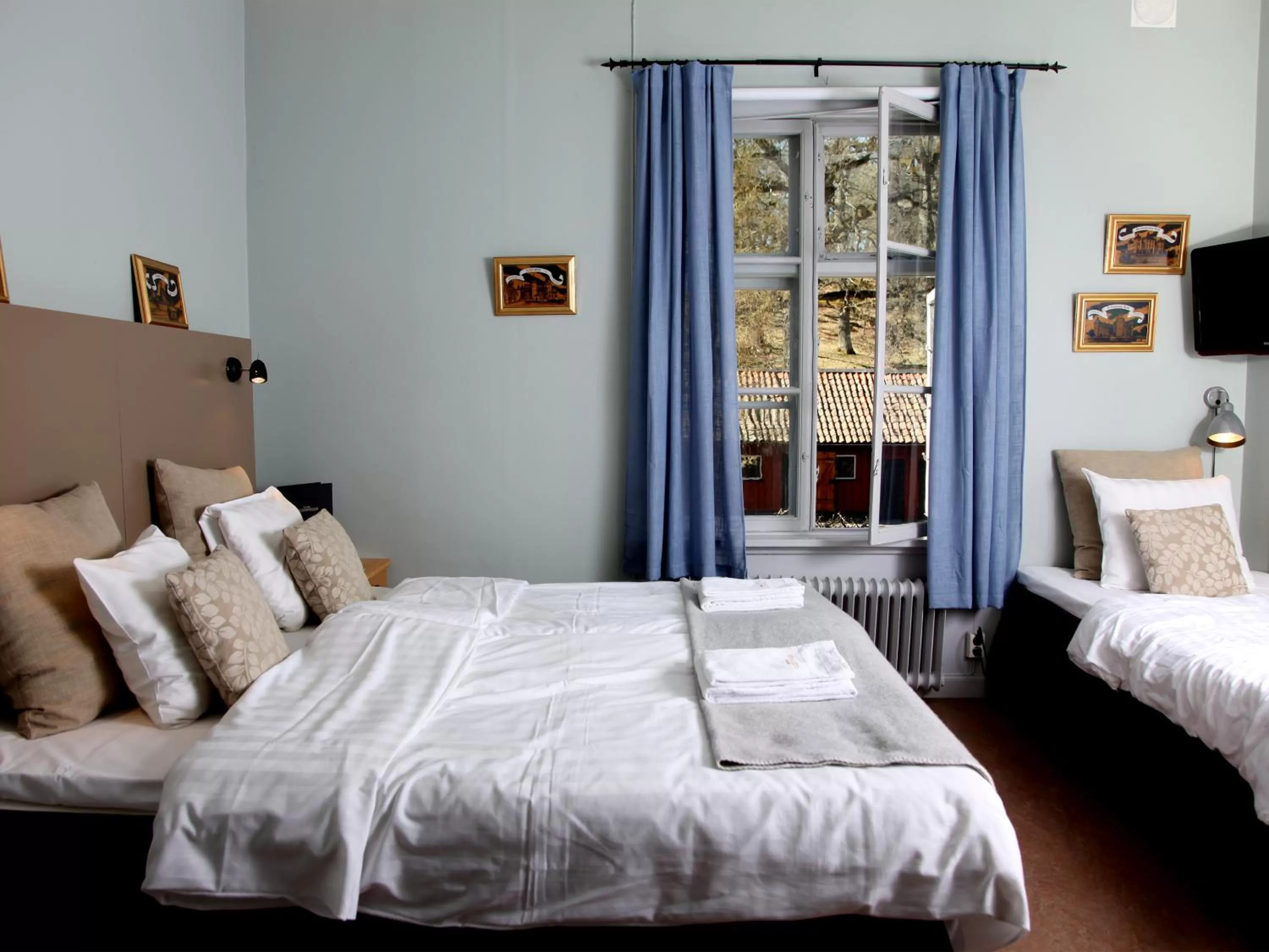 Family, Bed in Gripsholms BnB