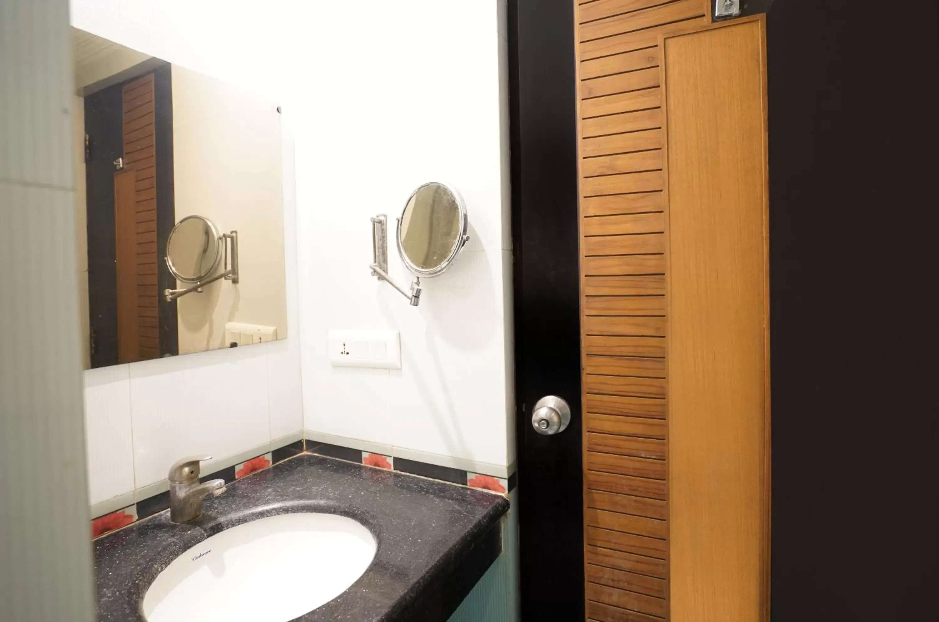 Bathroom in Airport Hotel Grand, New Delhi