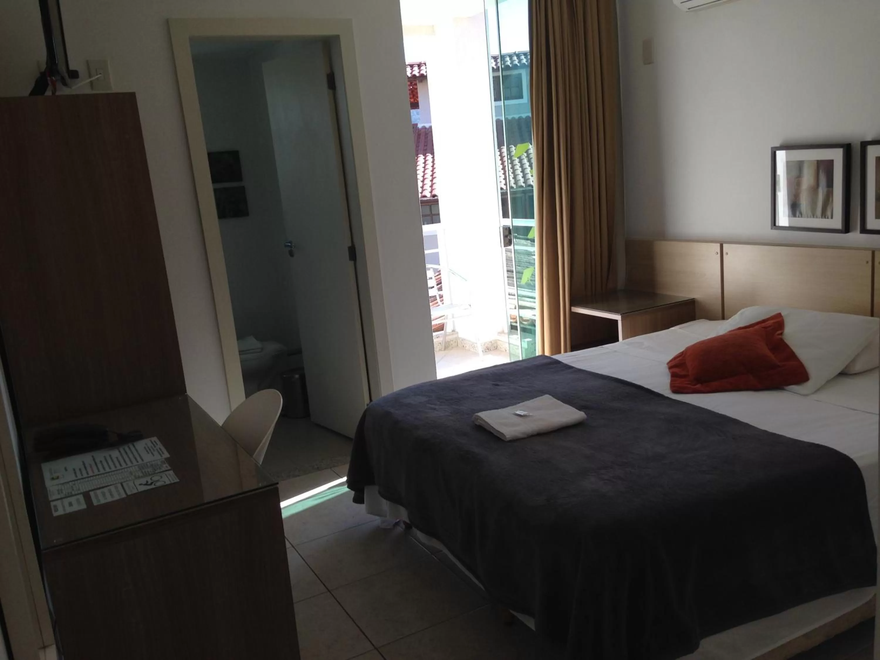 Photo of the whole room, Bed in Camboinhas Beach Pousada