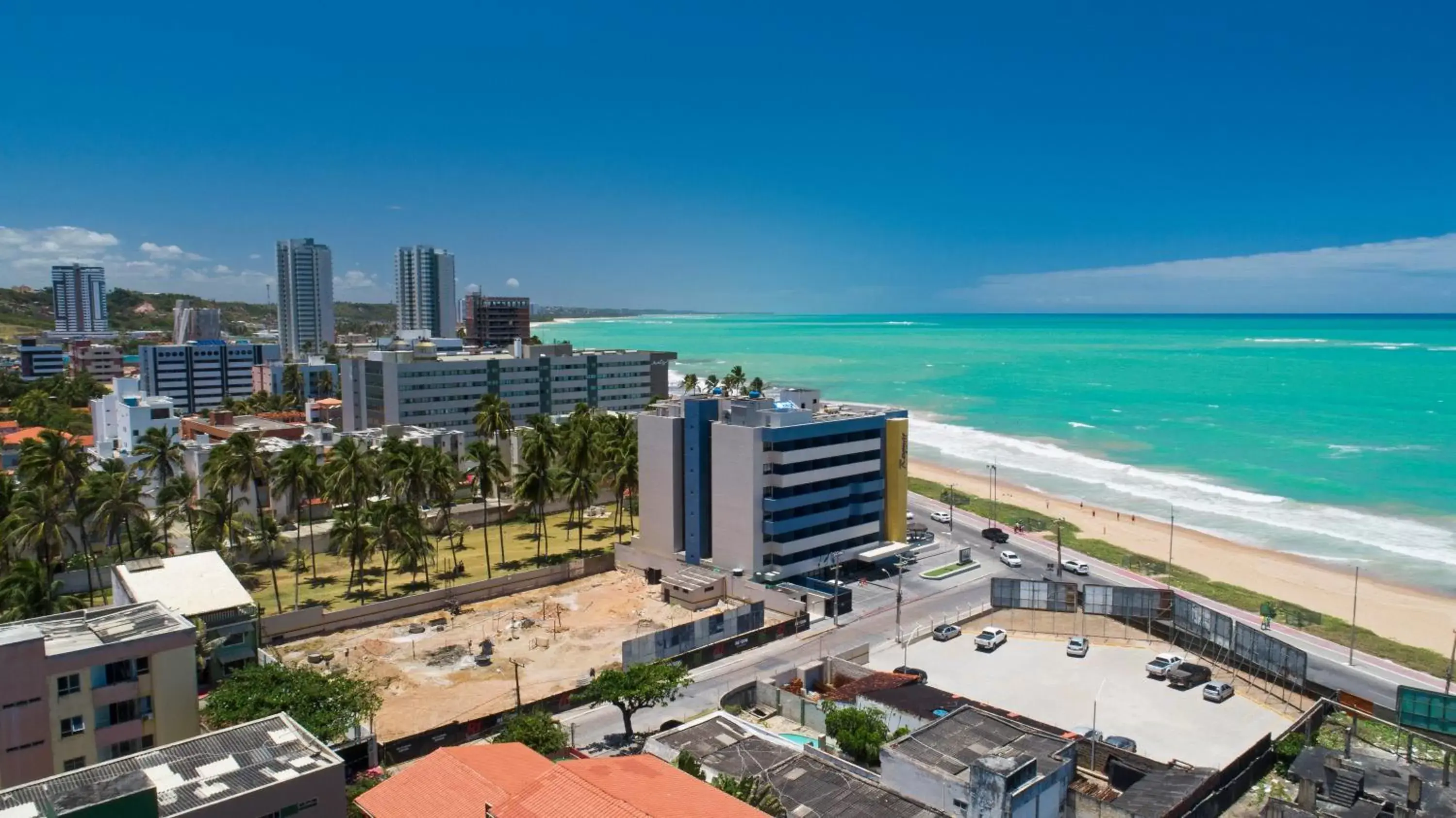 Beach, Bird's-eye View in Hotel Reymar Express