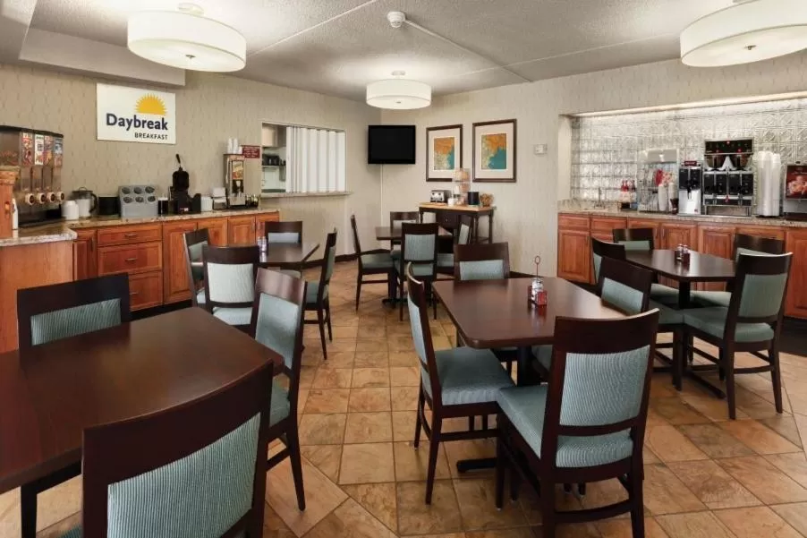 Restaurant/places to eat in Days Inn by Wyndham Helena