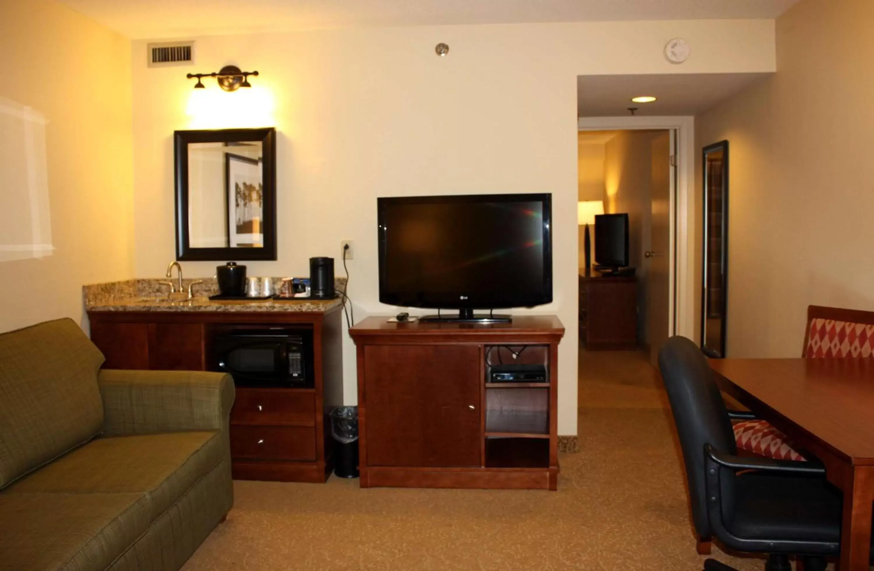 Photo of the whole room, TV/Entertainment Center in Country Inn & Suites by Radisson, Winnipeg, MB