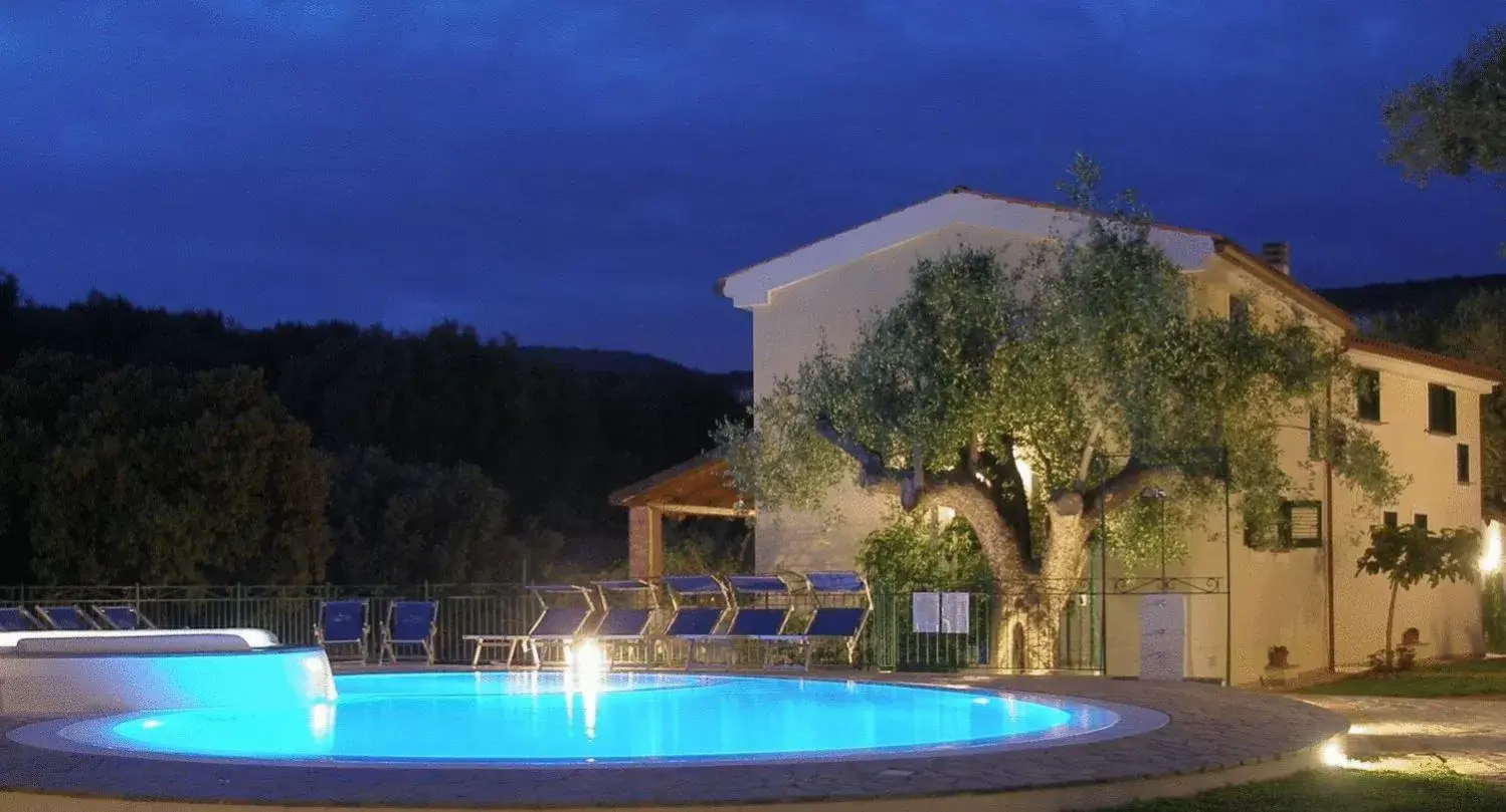 Open Air Bath, Swimming Pool in Residence Torre Delle Viole