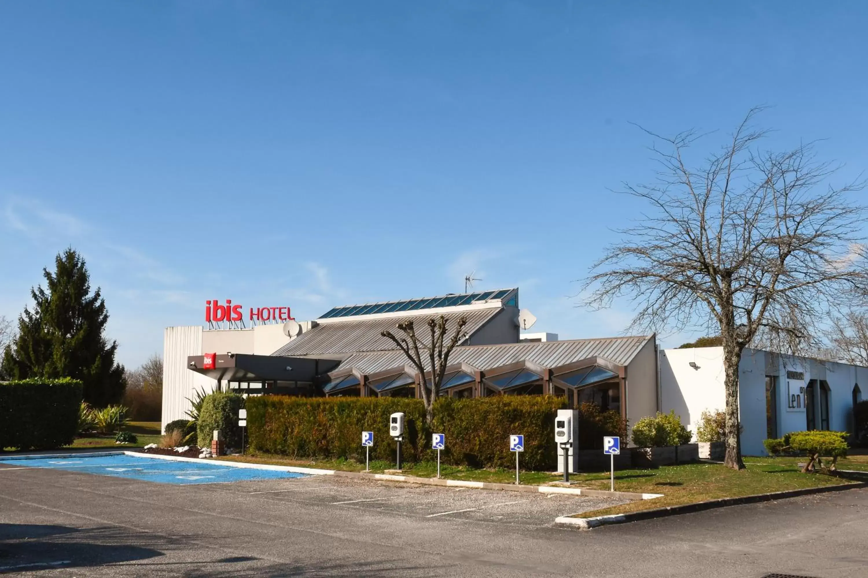 Area and facilities, Property Building in ibis Saintes
