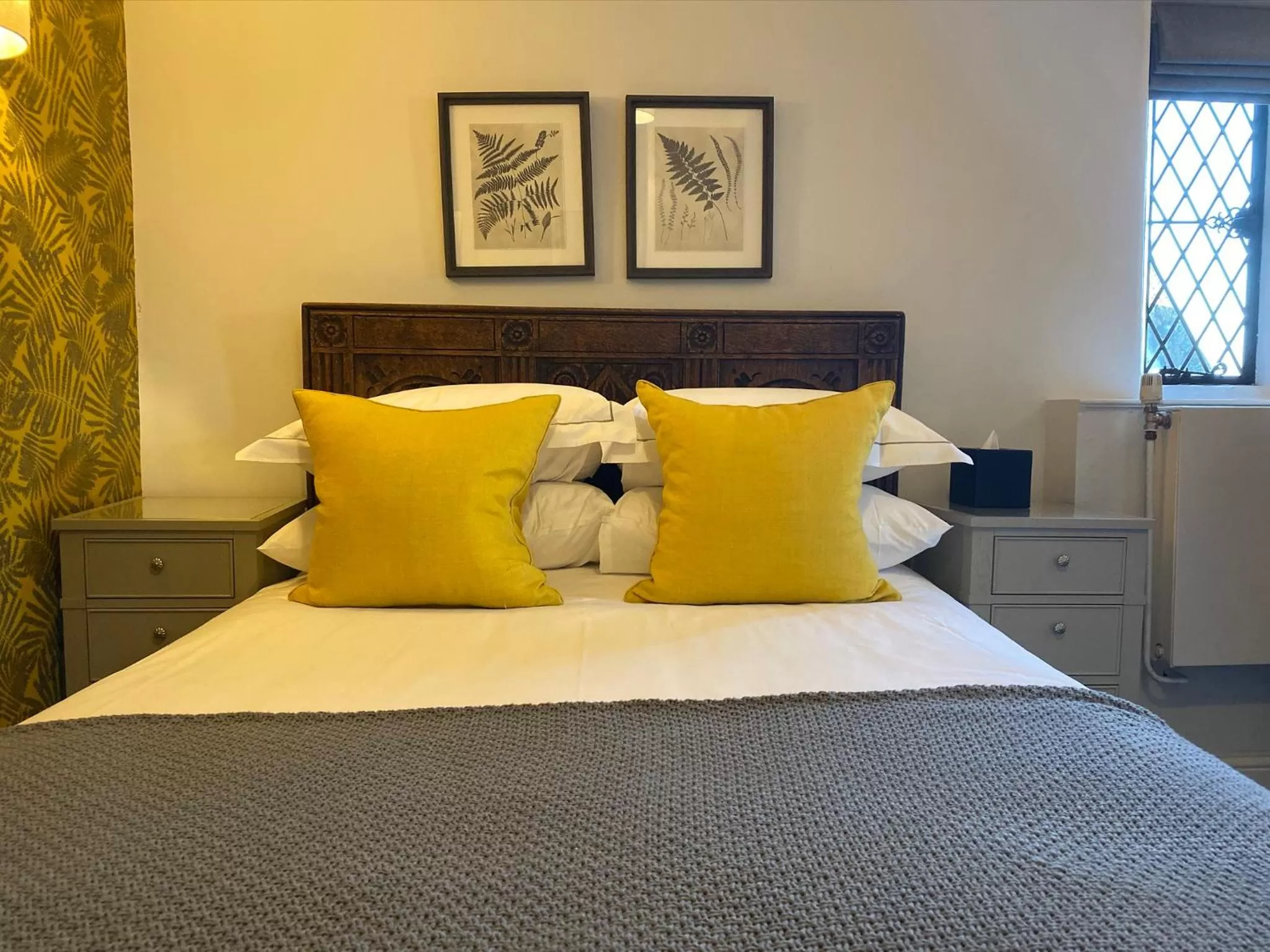 Bed in Great Fosters - Near Windsor