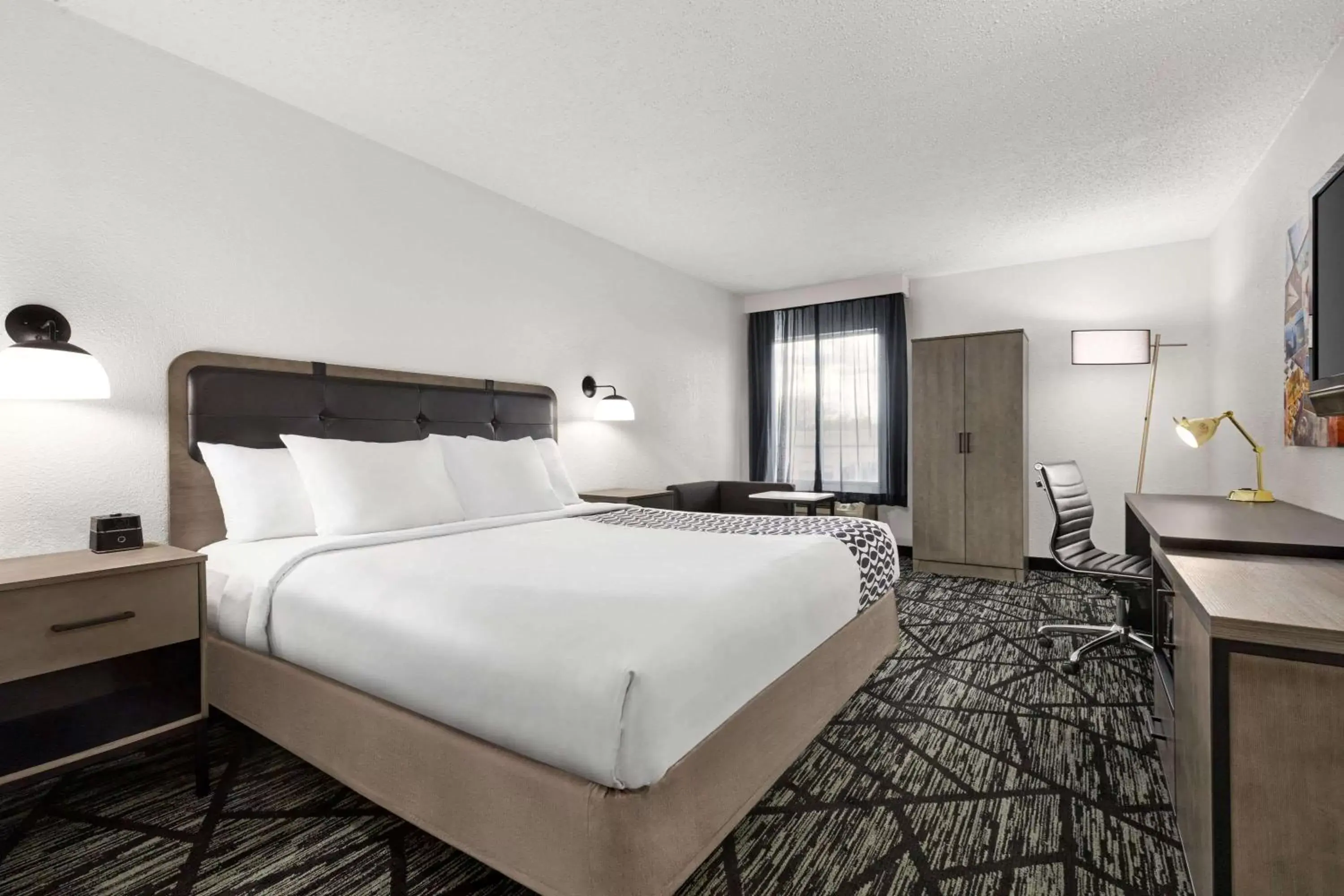 Photo of the whole room, Bed in La Quinta by Wyndham Cleveland Airport West