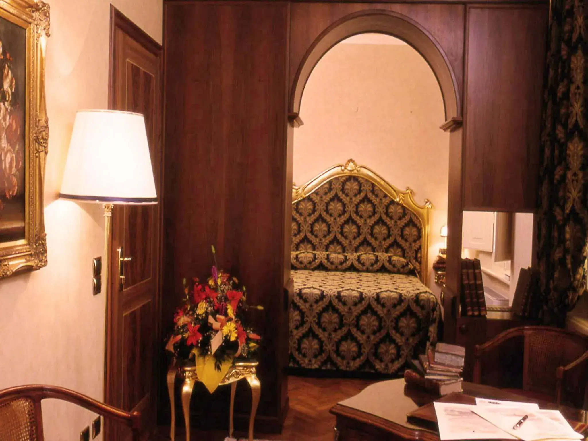 Bed, Seating Area in Hotel Vittoria
