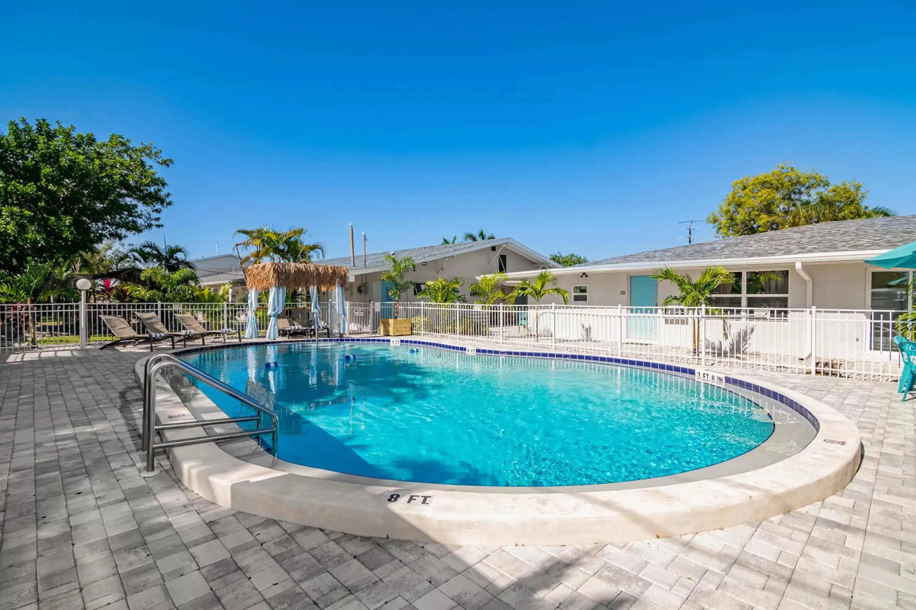 Pool view, Swimming Pool in Latitude 26 Waterfront Boutique Resort - Fort Myers Beach