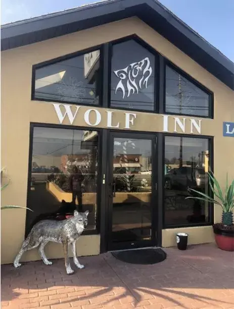 Facade/entrance in Wolf Inn Hotel