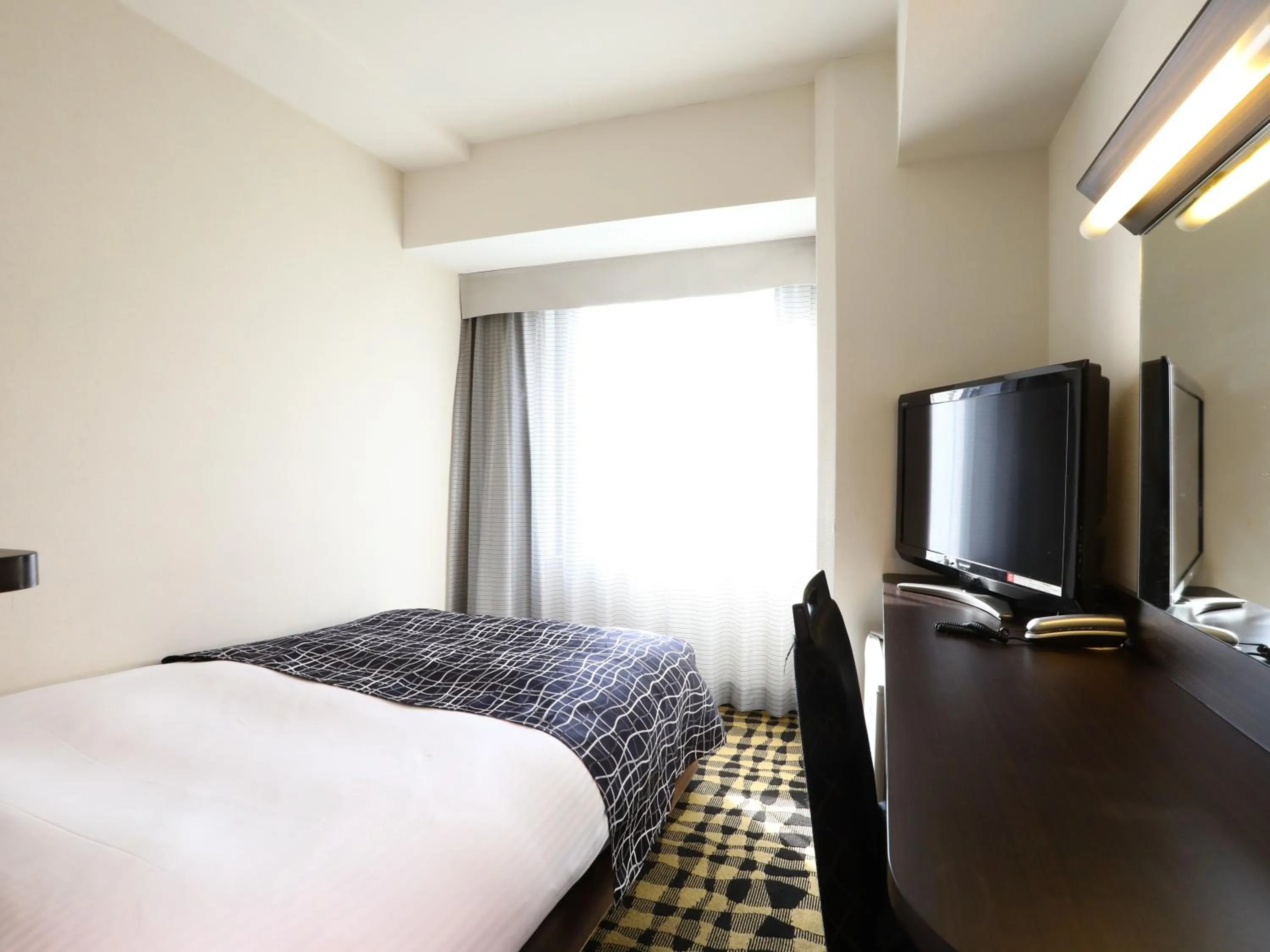 Double Room with Small Double Bed - single occupancy - Smoking in APA Hotel Shimbashi Onarimon