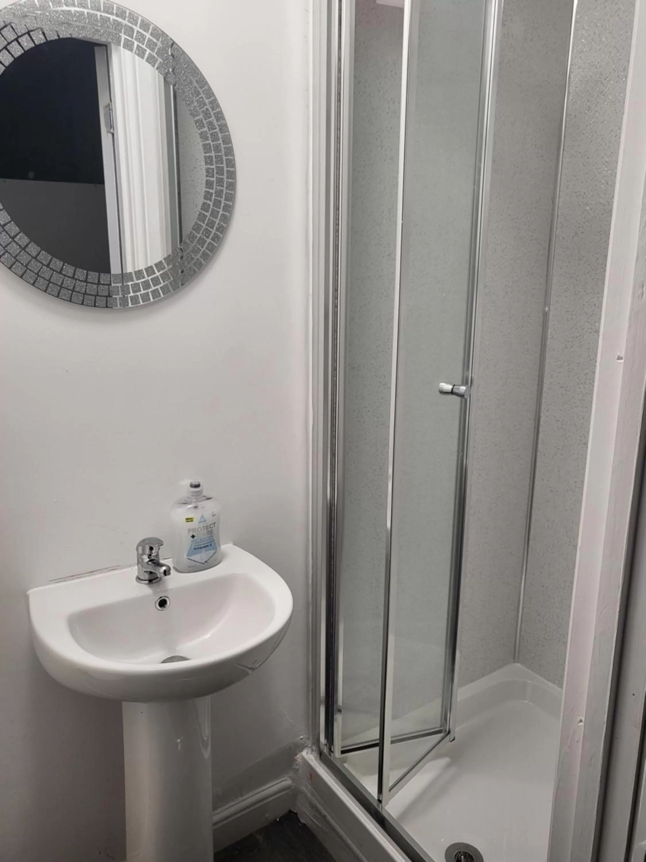 Shower, Bathroom in MM Sure Stay Accommodation - NG1