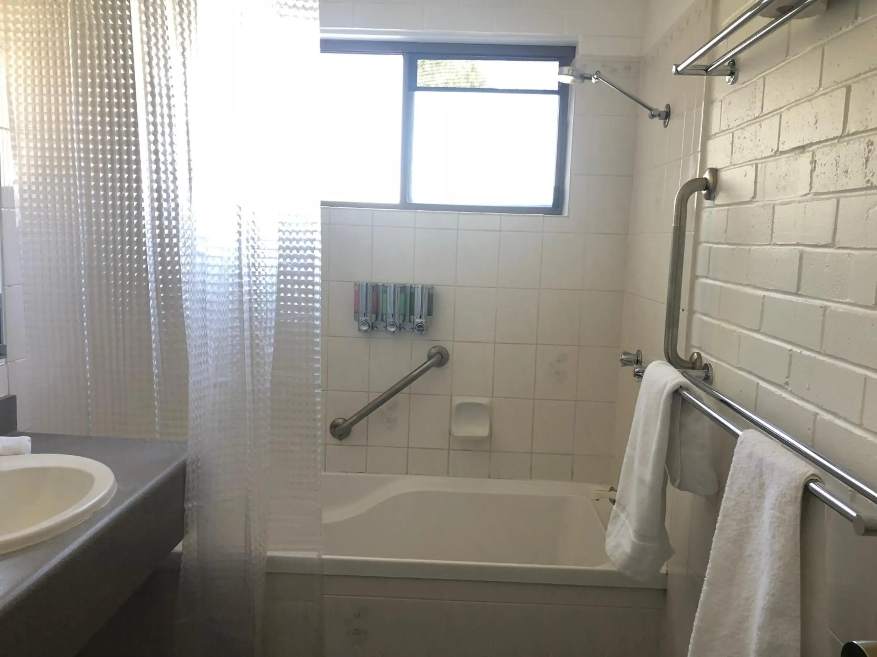 Bathroom in Allan Cunningham Motel
