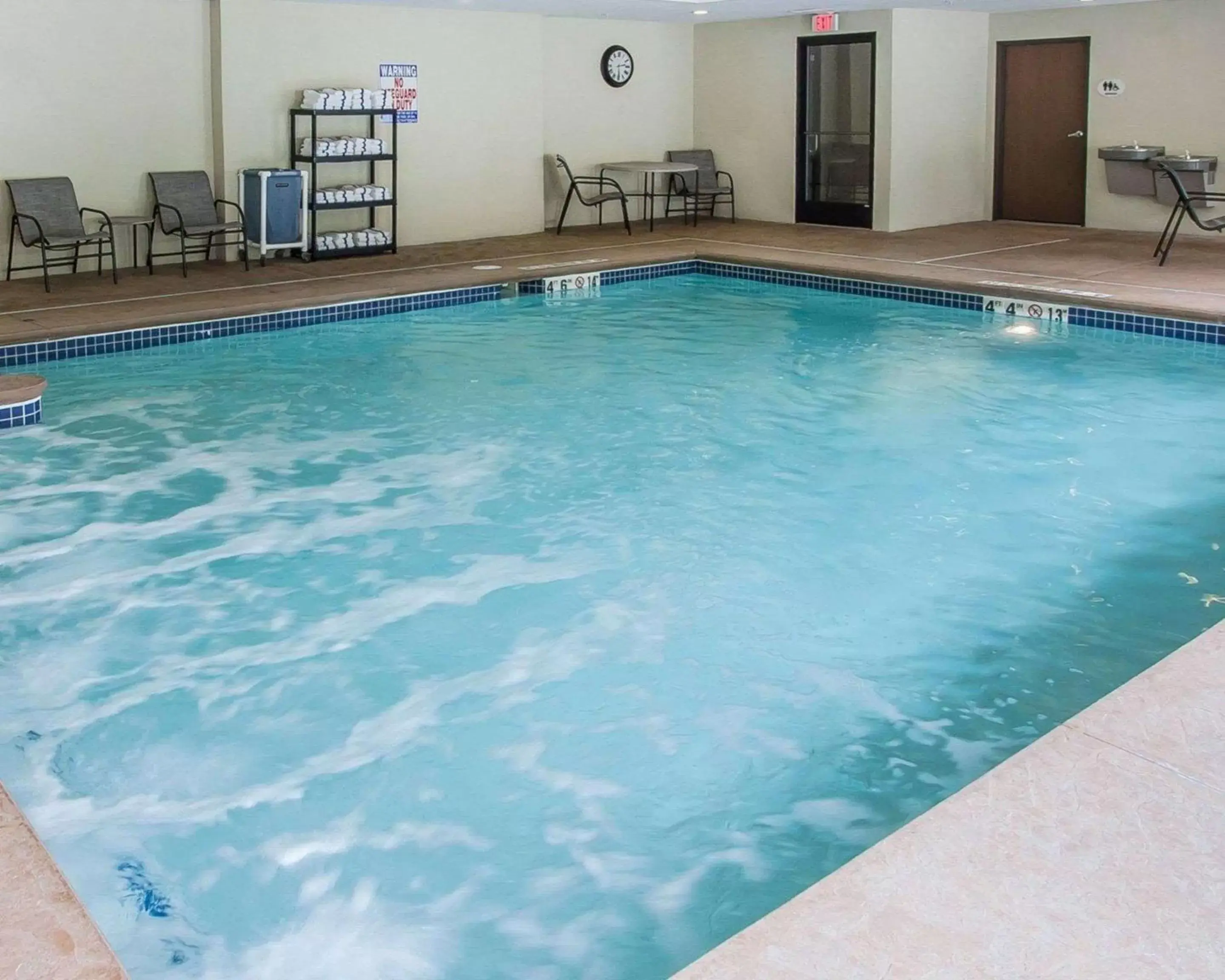 Swimming Pool in Comfort Suites Hudson I-94