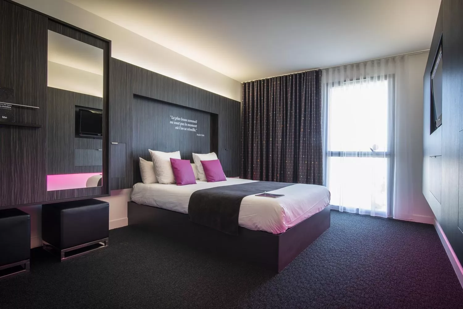 Photo of the whole room, Bed in Akena Nantes Atlantis Zénith