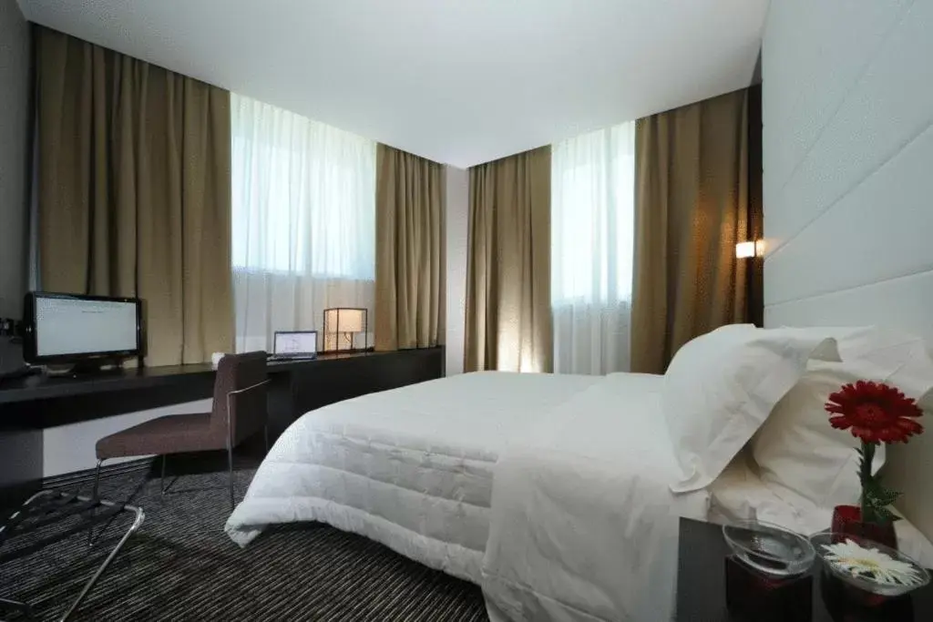 Bed in H2C Hotel Milanofiori