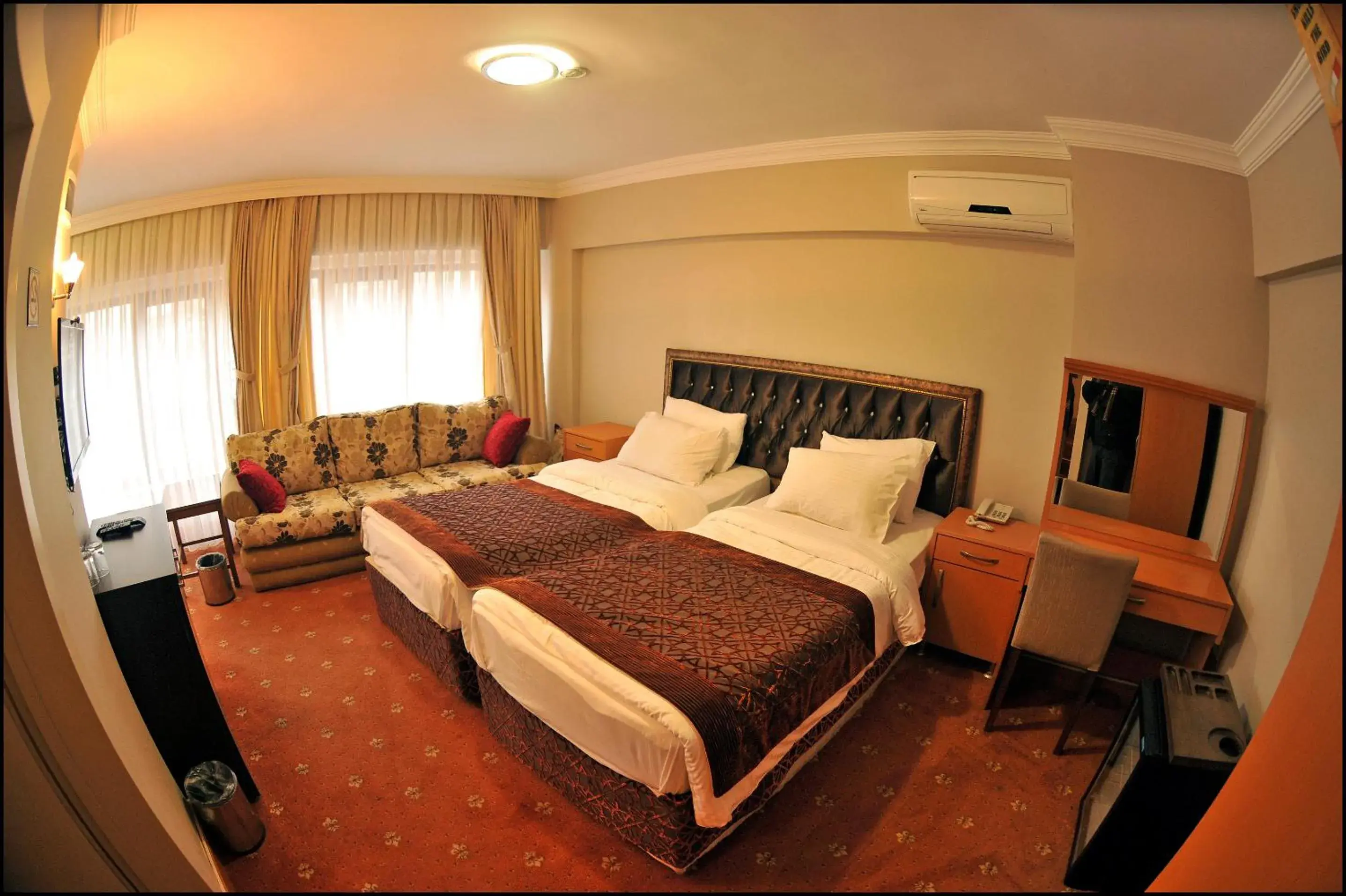Photo of the whole room, Bed in Palace Point Hotel