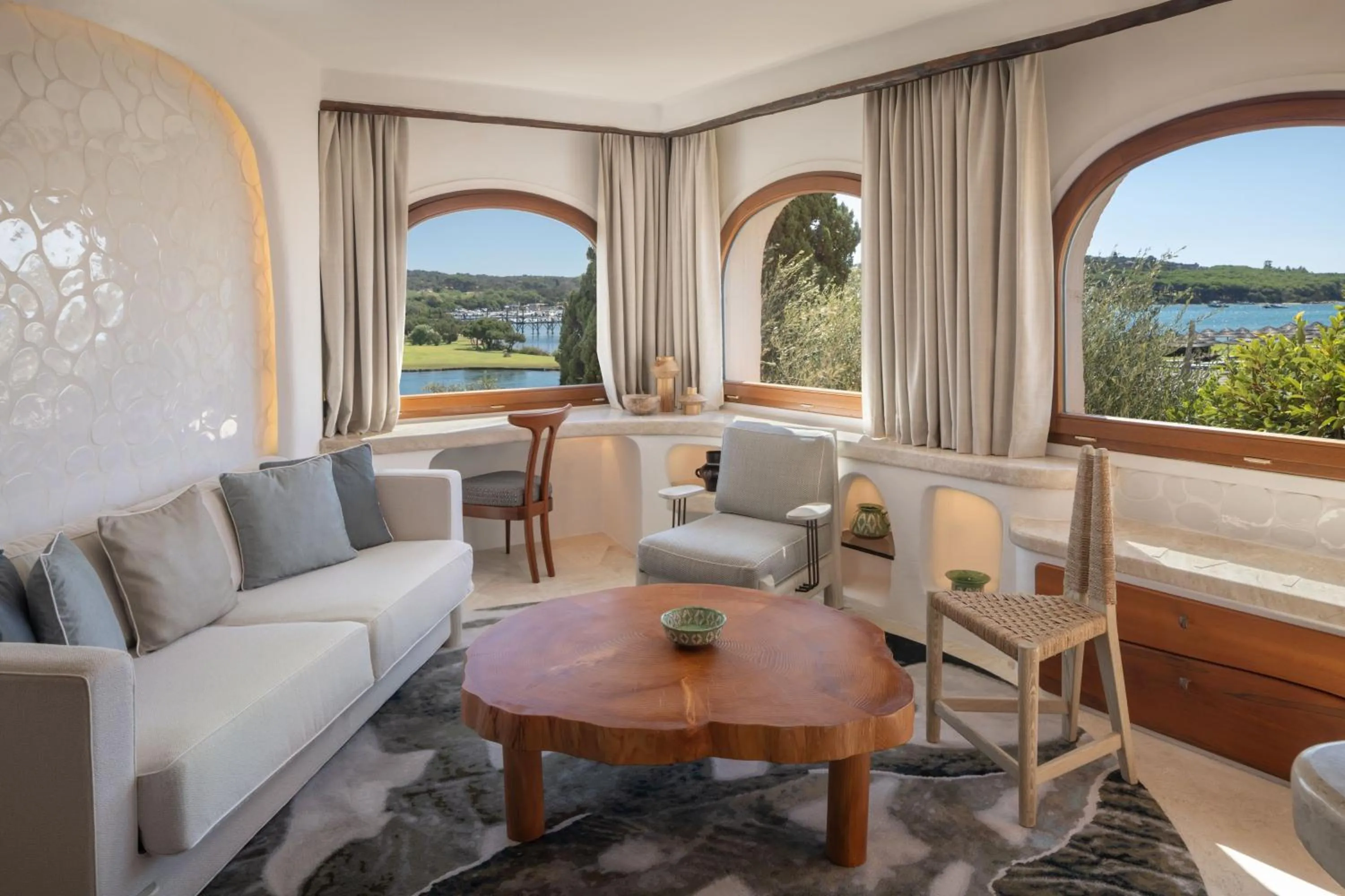 Living room in Hotel Cala di Volpe, a Luxury Collection Hotel, Costa Smeralda