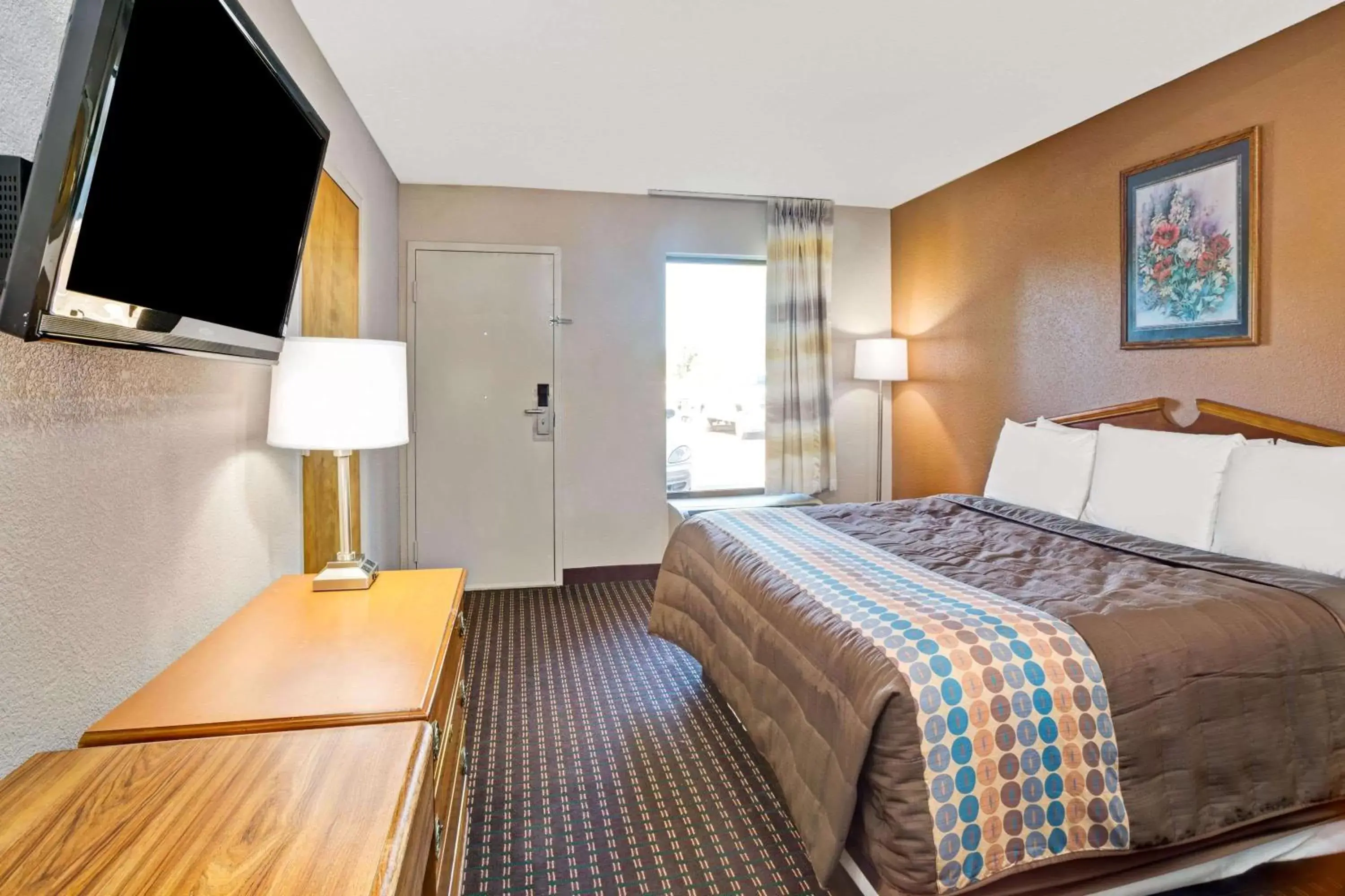 Photo of the whole room, Bed in Days Inn by Wyndham Hernando