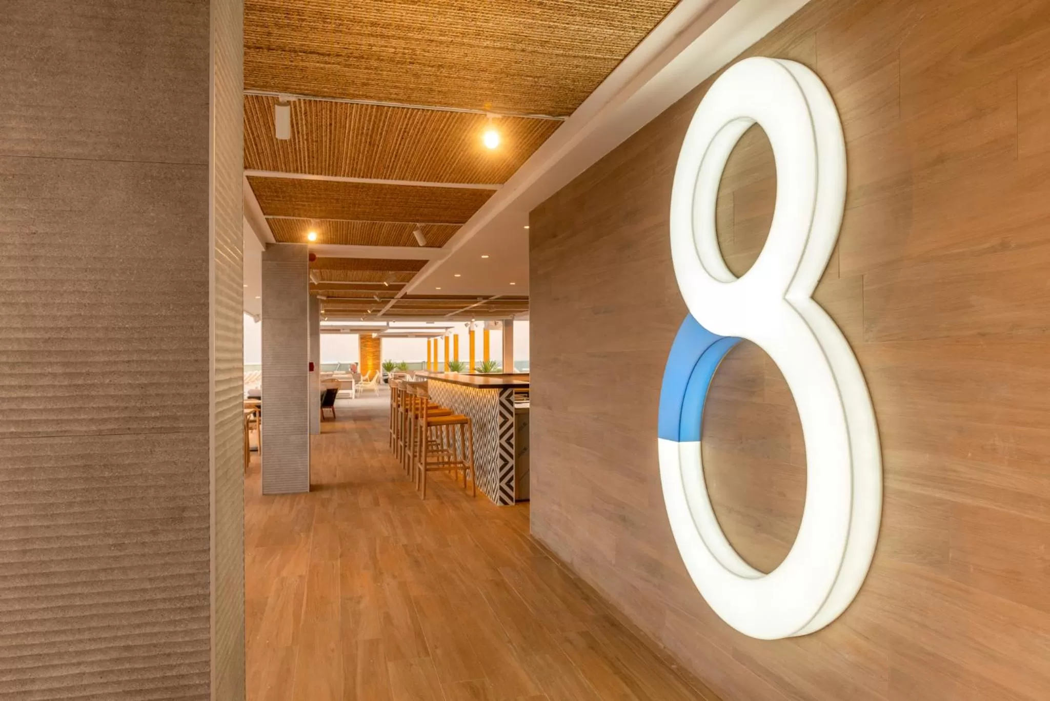 Restaurant/places to eat in L'Azure Hotel 4* Sup