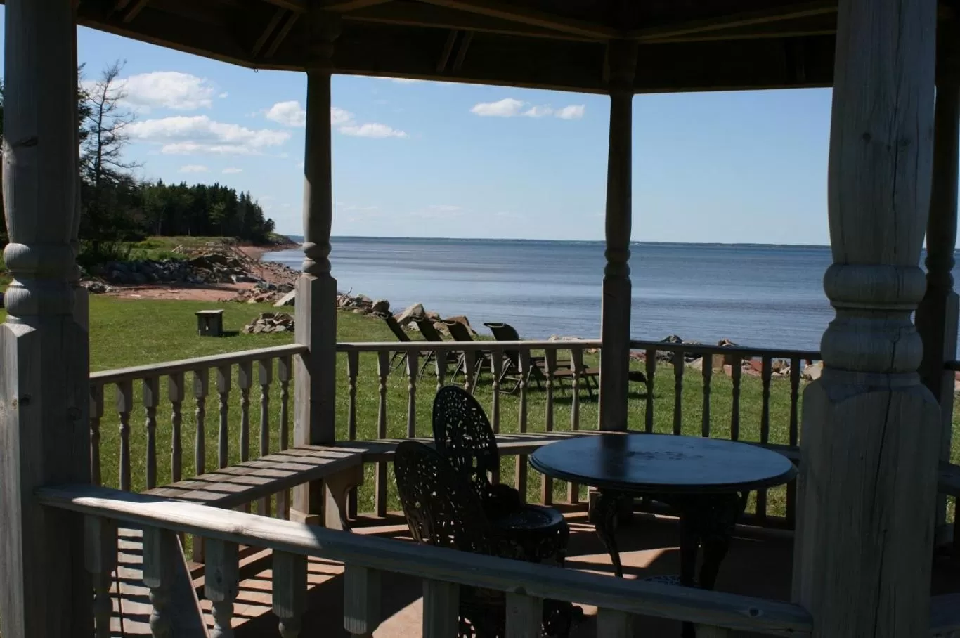 Beach in Amherst Shore Country Inn