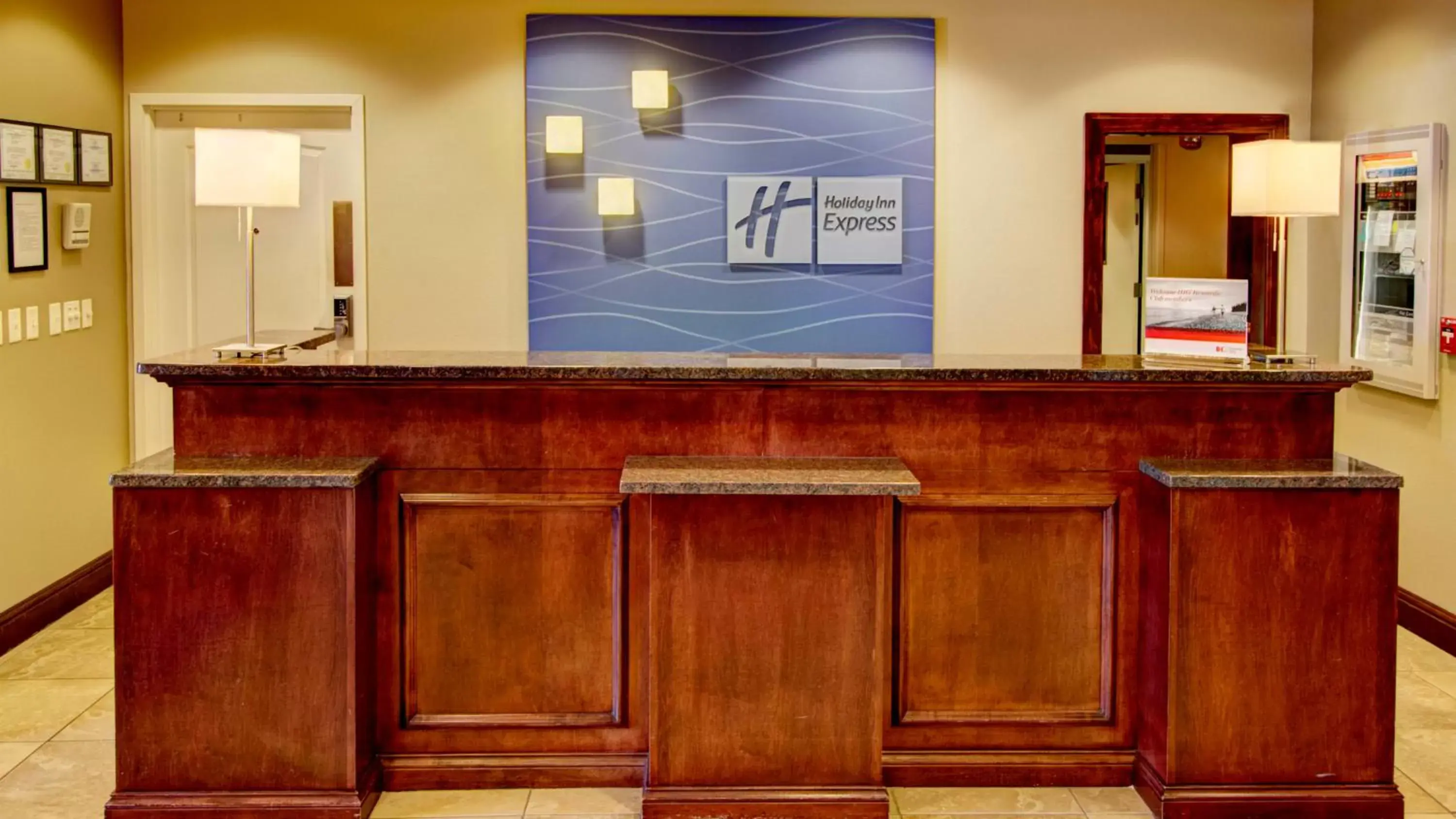 Property building, Lobby/Reception in Holiday Inn Express & Suites Sioux City-South, an IHG Hotel