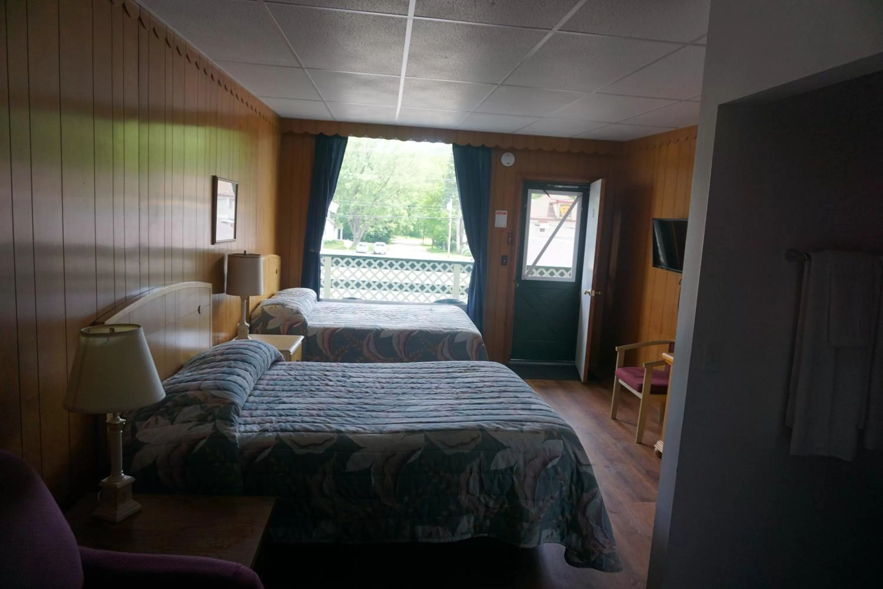 Bed in Northern Peaks Motor Inn