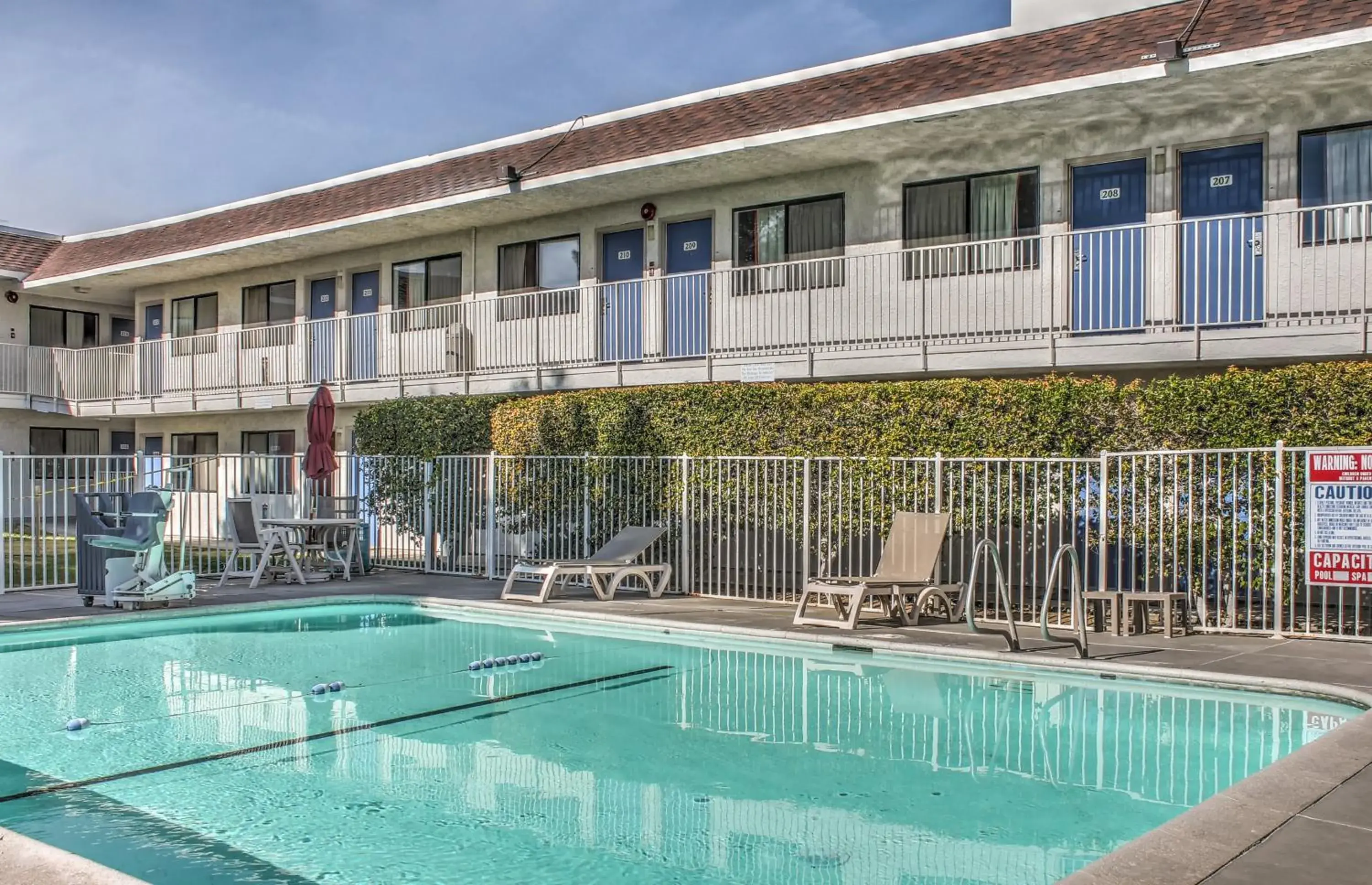 Swimming pool, Property Building in Motel 6 Mojave, CA